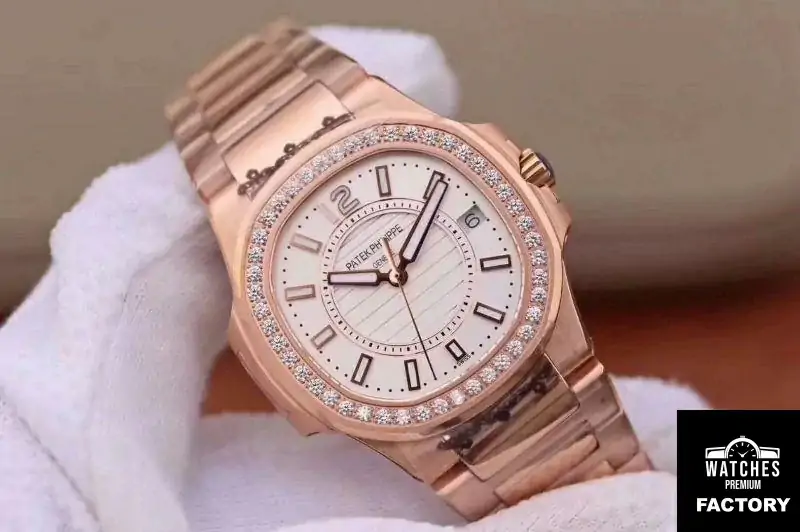 Patek Philippe Nautilus Ladies 7010 / 1R-011 Silver Dial
