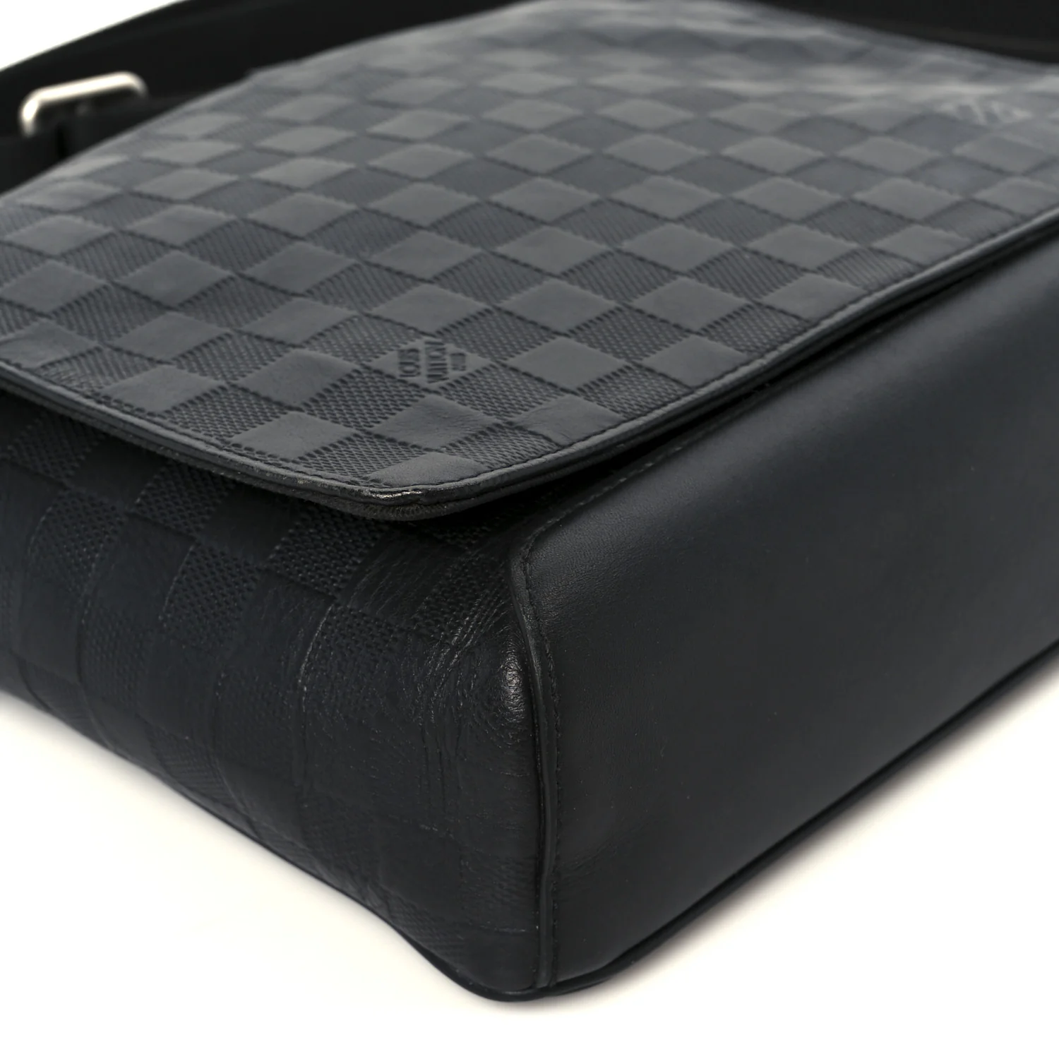 Damier Infini District PM Onyx