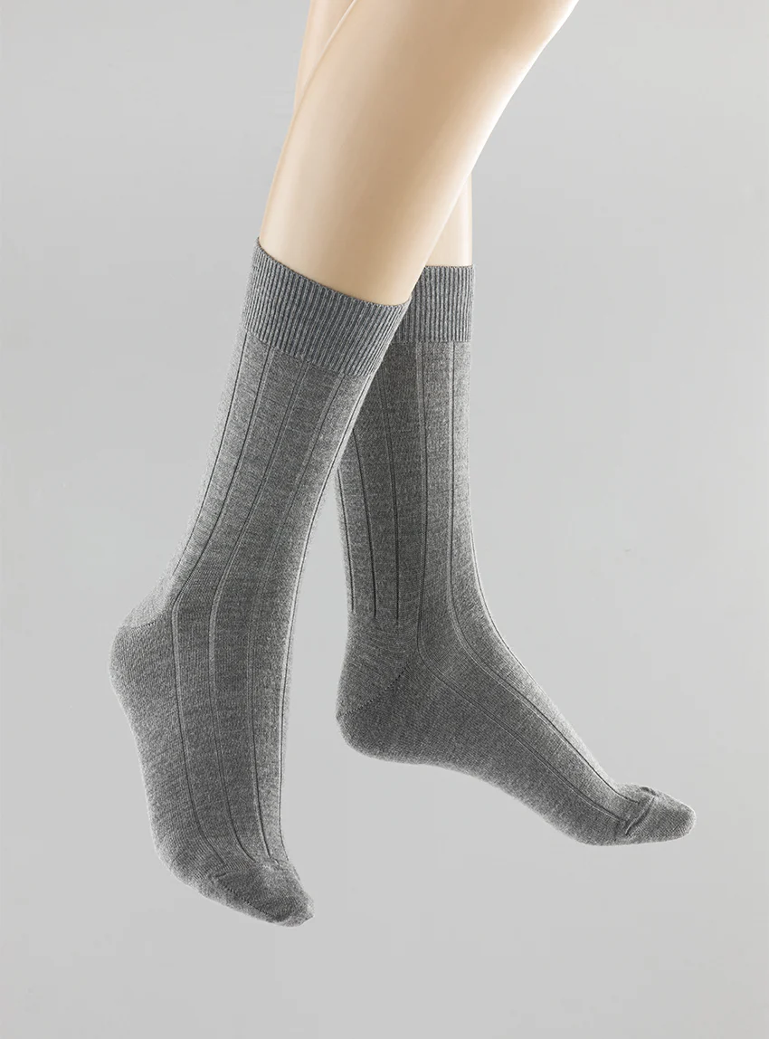 Mi-chaussettes mixtes laine et soie gris clair