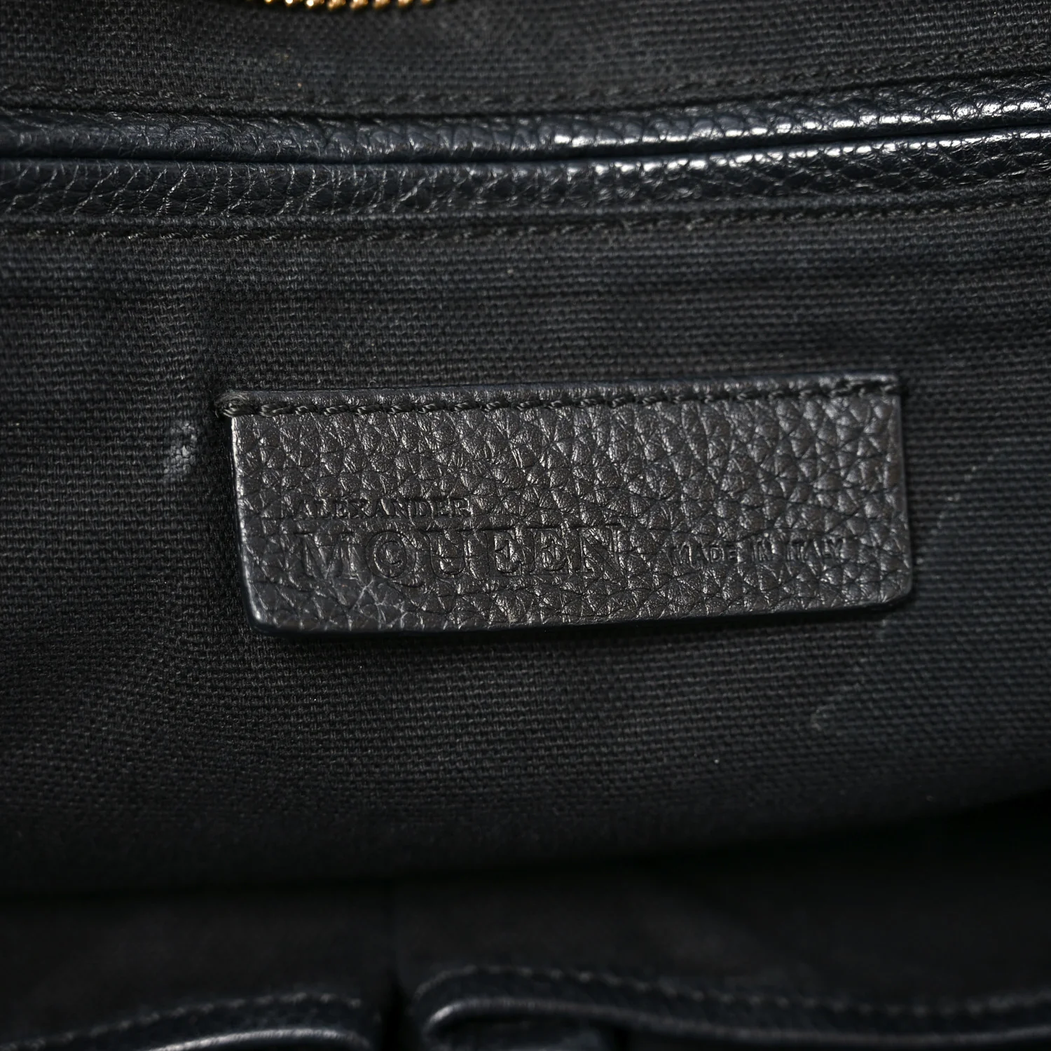 Pebbled Calfskin Large Skull Padlock Zip Around Tote Black