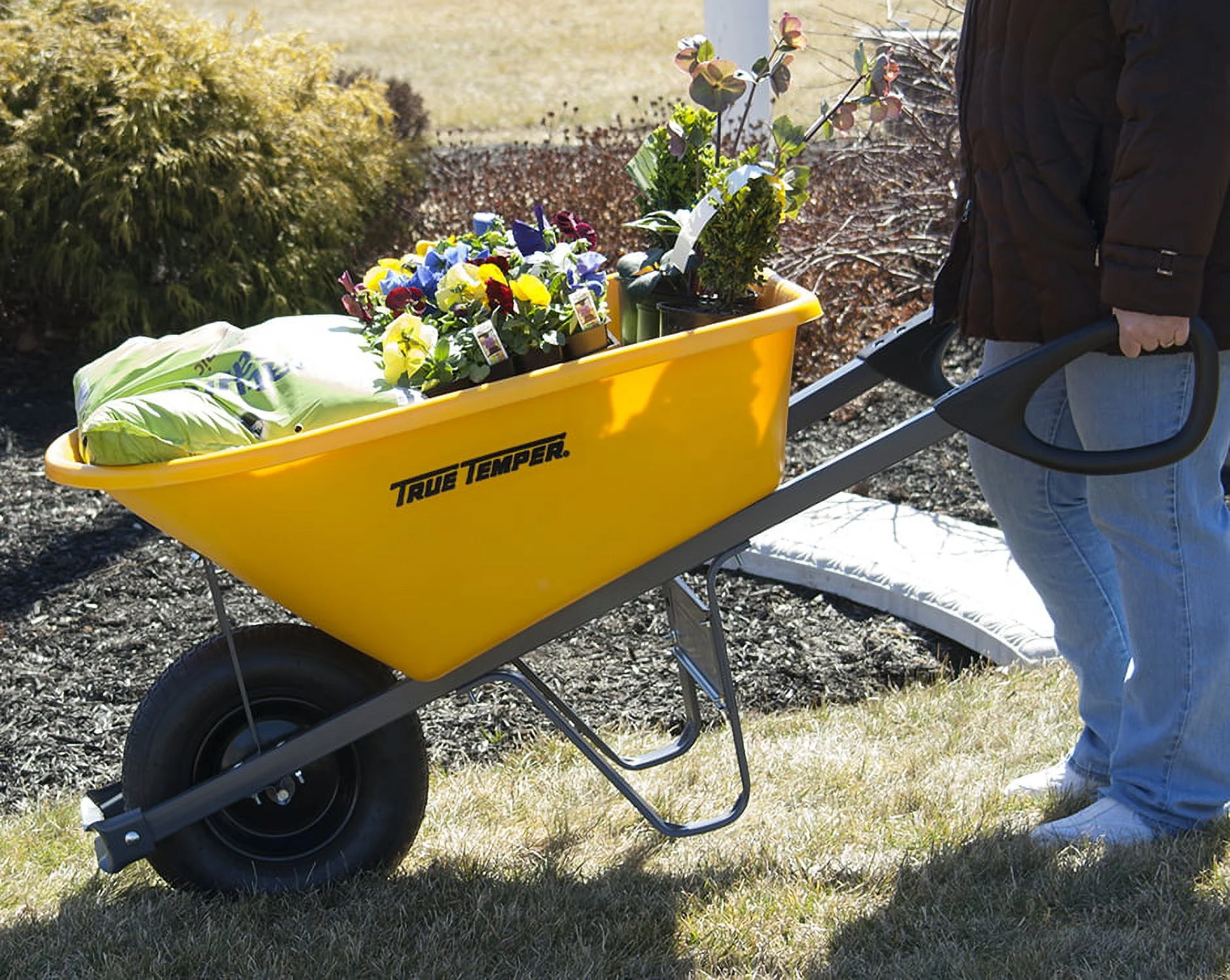 True Temper RP6TC14 6 Cubic Foot Wheelbarrow with Tough Steel Handles