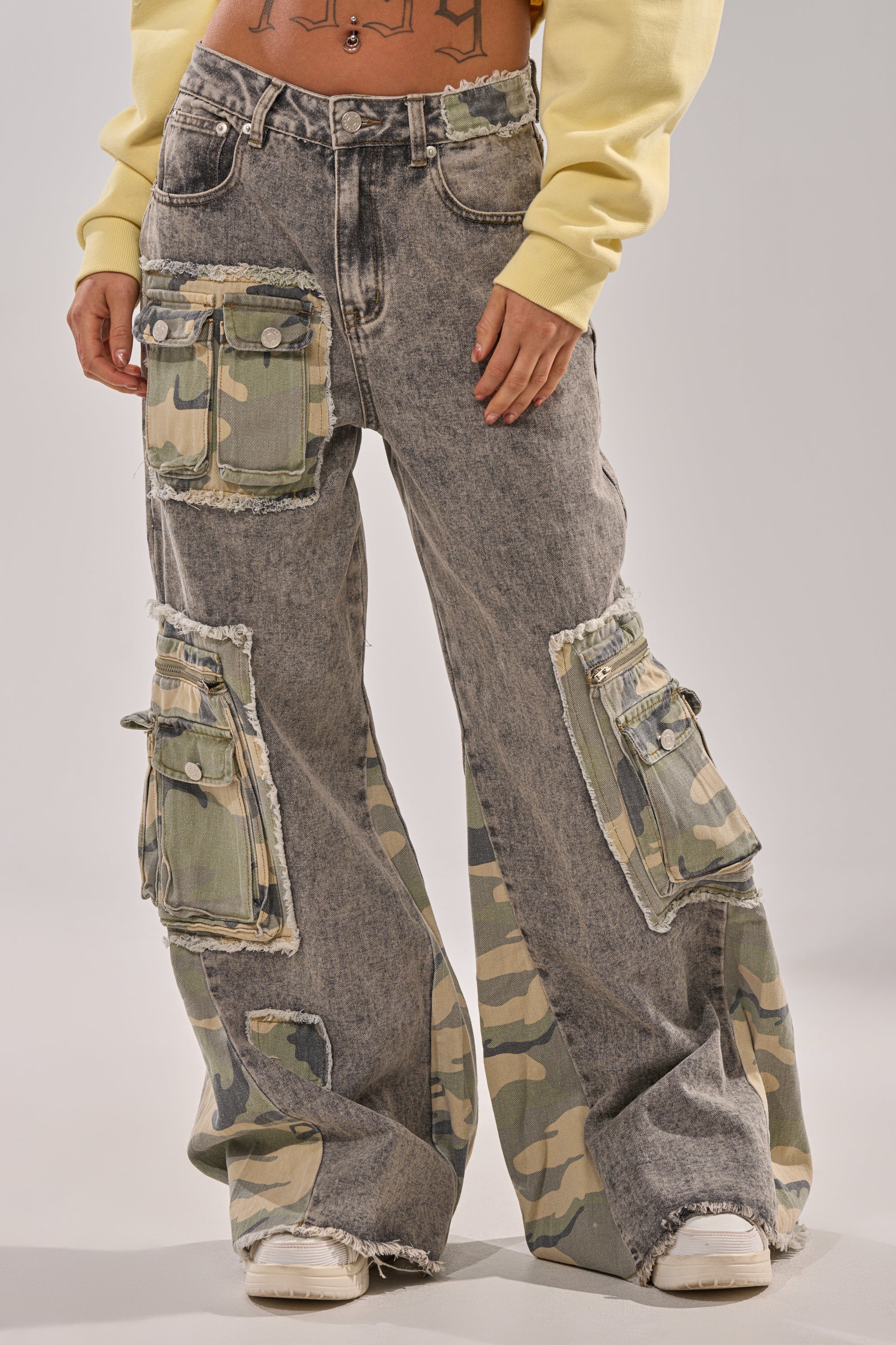 DOWN AND DIRTY CAMO CARGO - Akira Store
