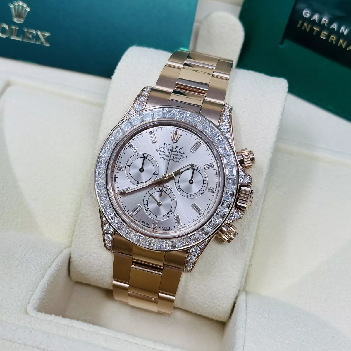 [Super Clone]Rolex Cosmograph Daytona 40mm Rose Gold Diamond Baguette Sundust Dial Diamond Bezel - 126595TBR