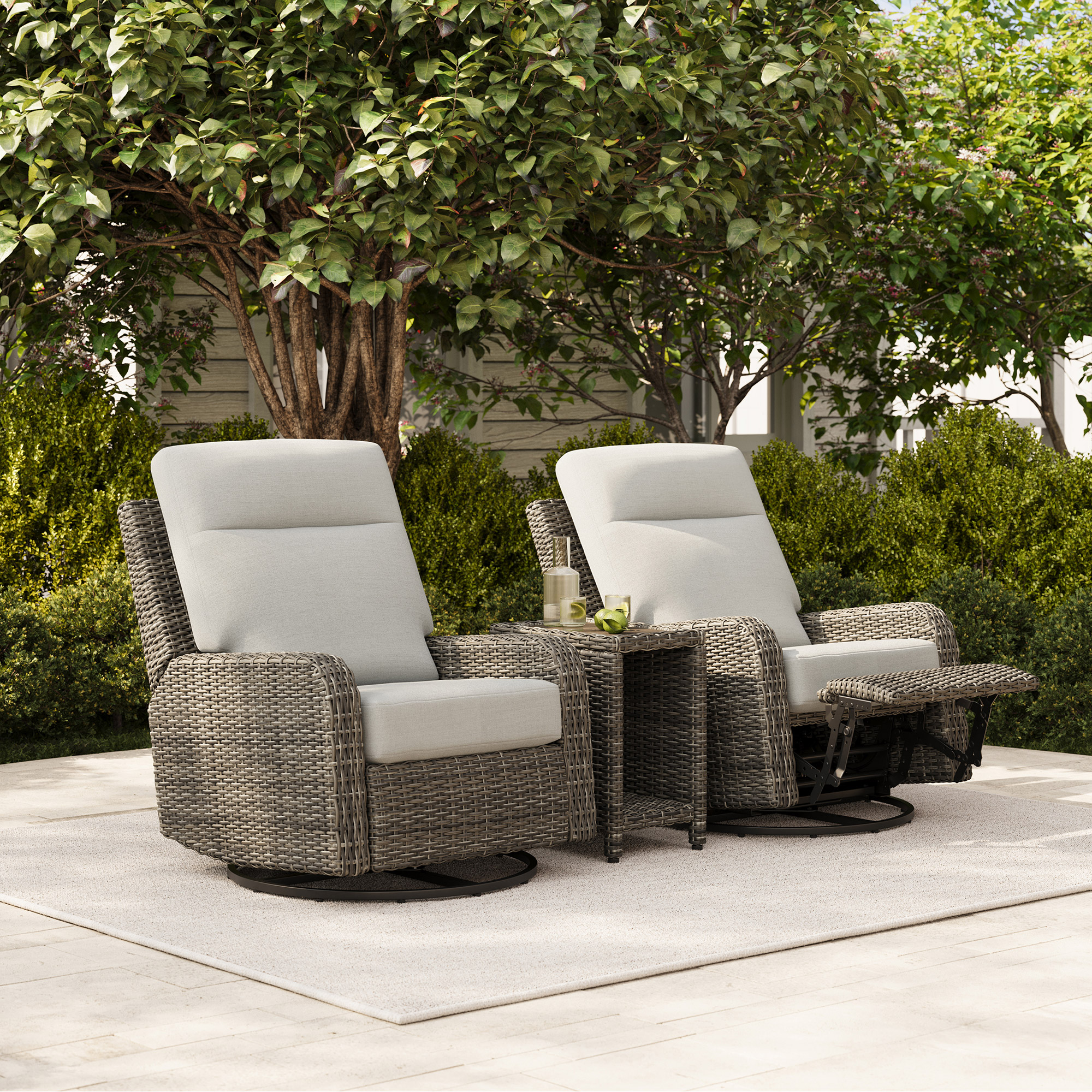 Thomasville Elko 3 - Piece Outdoor Swivel Glider Recliner Set