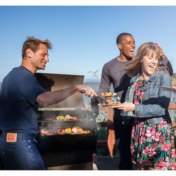 459 Sq. In. Pellet Grill and Smoker in Black