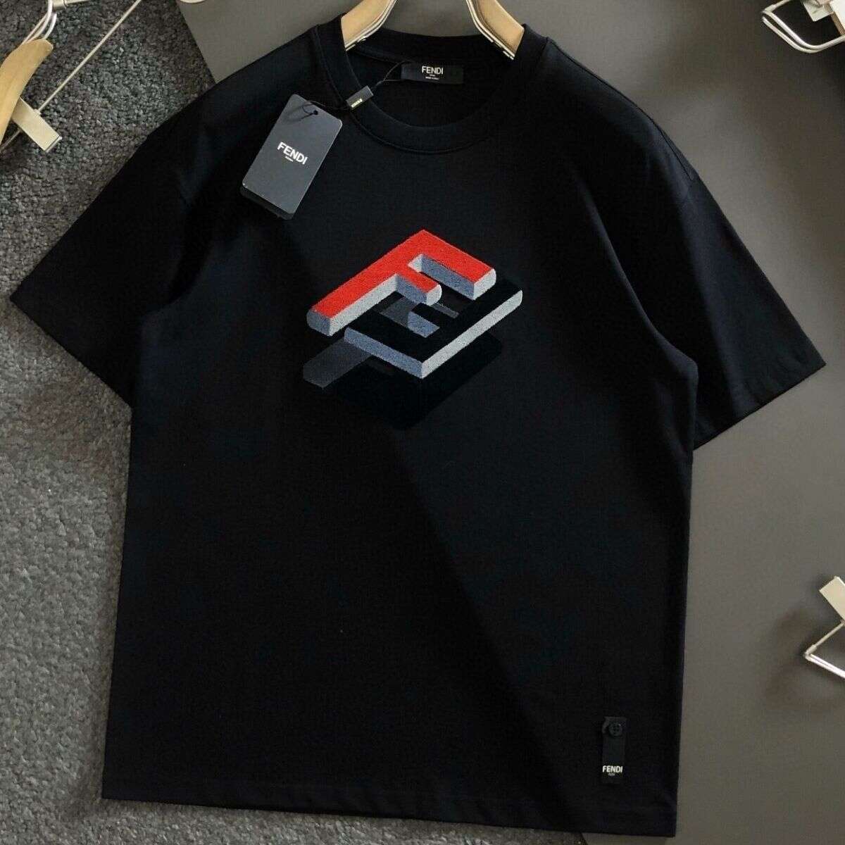 【FENDI公式旗艦店】 Tシャツ ご好評に付き再入荷！半袖Tシャツ