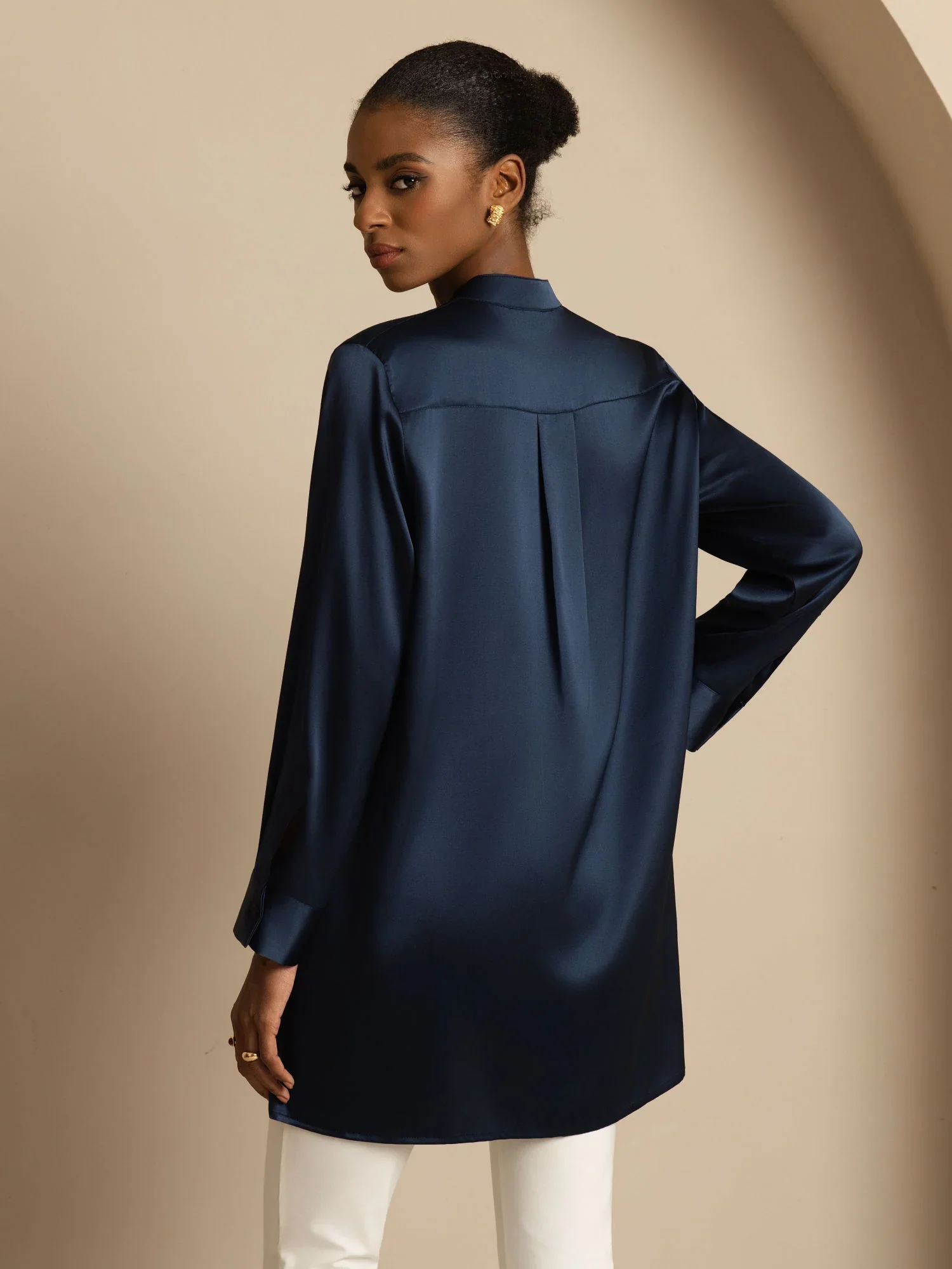 19Momme Silk Women’s  Stand Collar High-Low Blouse With Button Detail