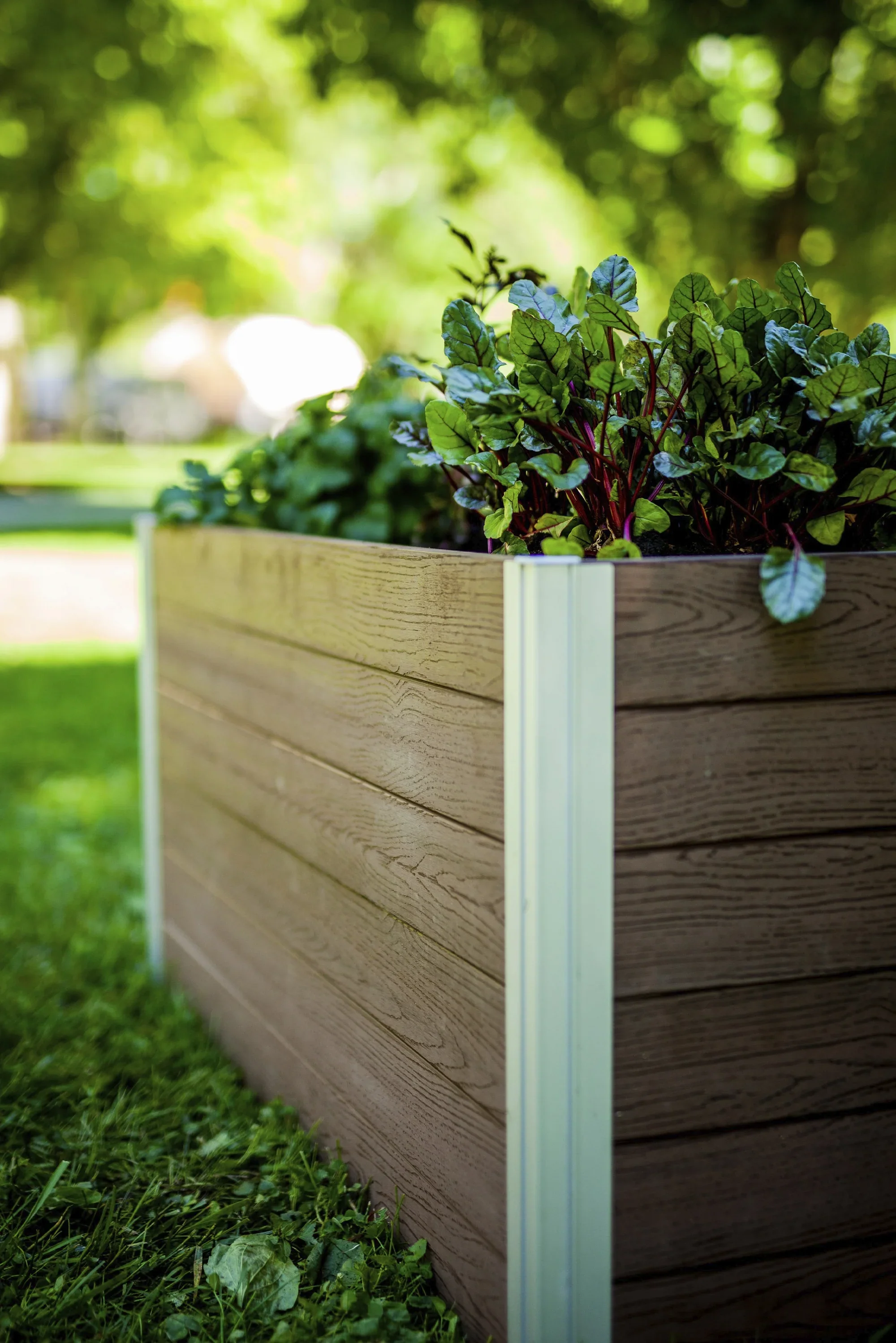 Vita Urbana 4'L x 4'W x 22H Vinyl Keyhole Composting Garden, Espresso Brown, VT17501