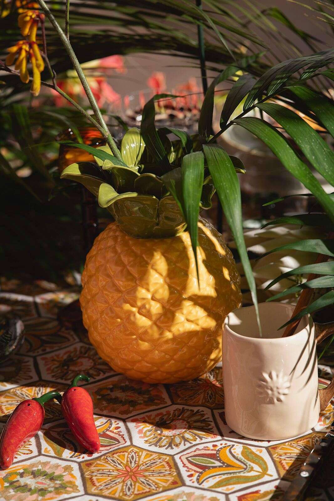 Beige mok met bamboe oor