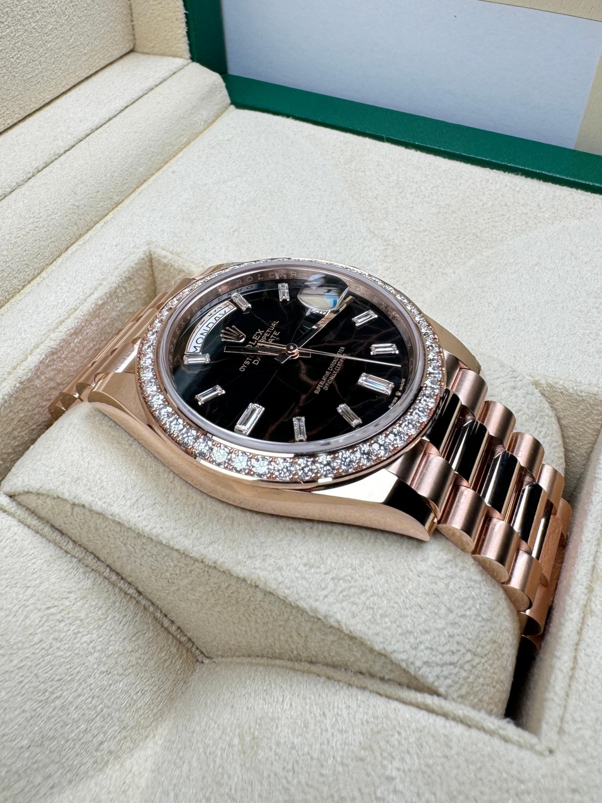 [Super Clone]RLX  Day-Date 40mm Eisenkiesel / Diamonds Dial 228345rbr-0016【Super Clone】