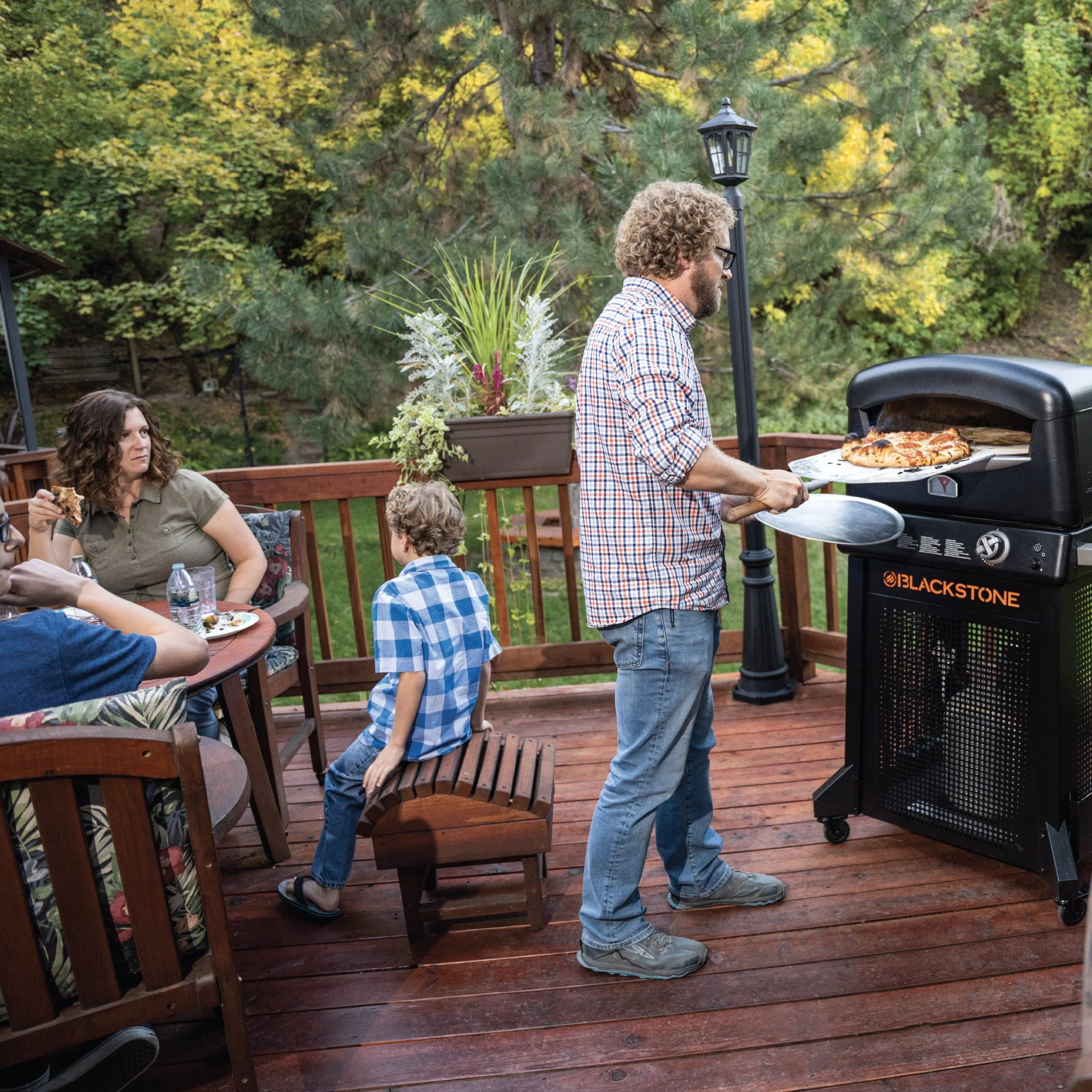 Blackstone Propane Outdoor Pizza Oven with Stand and Pizza Peel Image 4