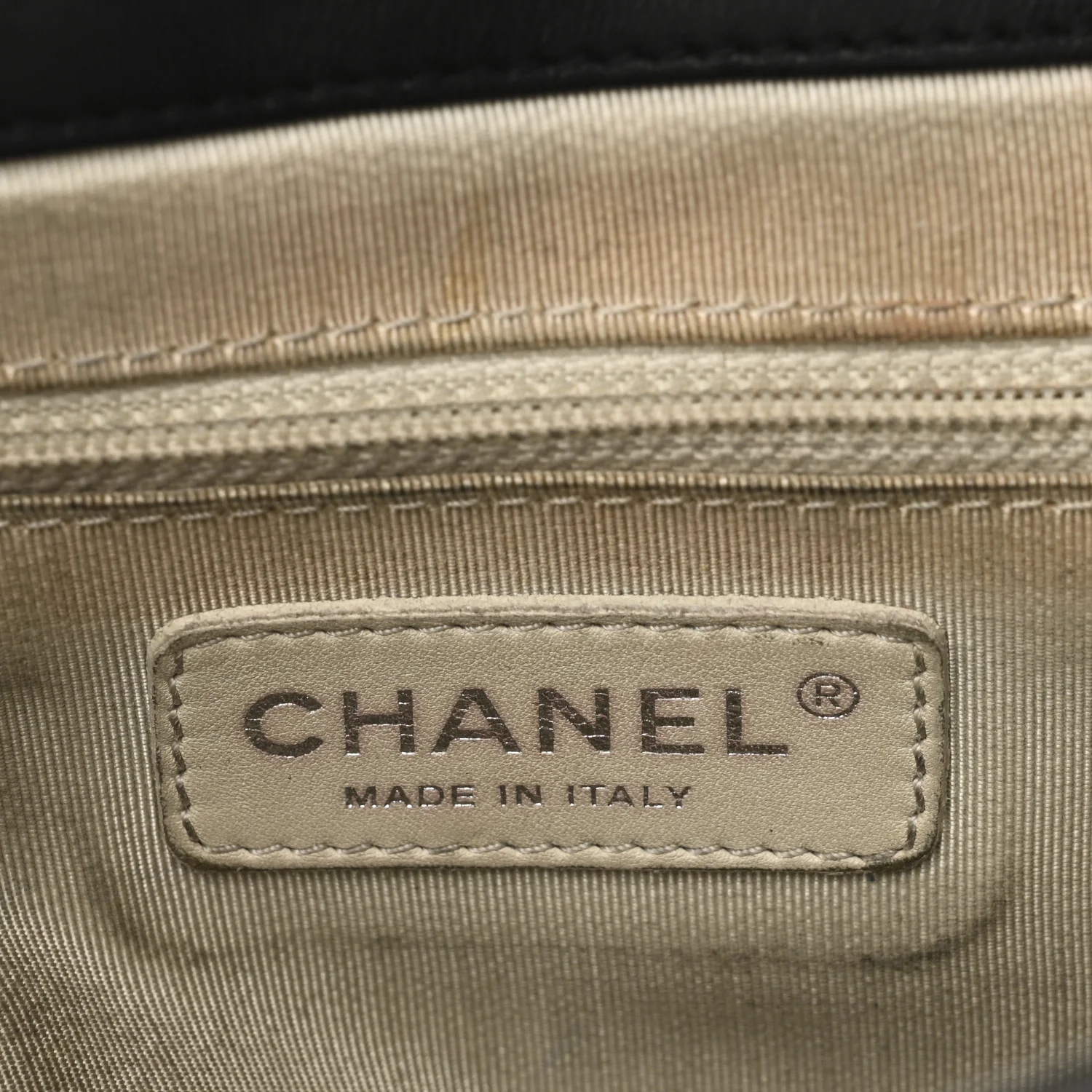 Washed Lambskin Quilted Medium Chain Around Messenger Black