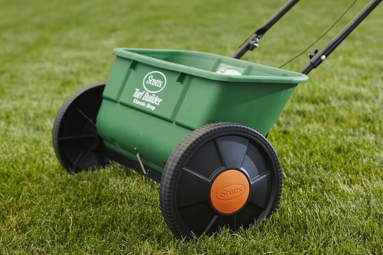 Épandeur à gravité Scotts Turf Builder Classic