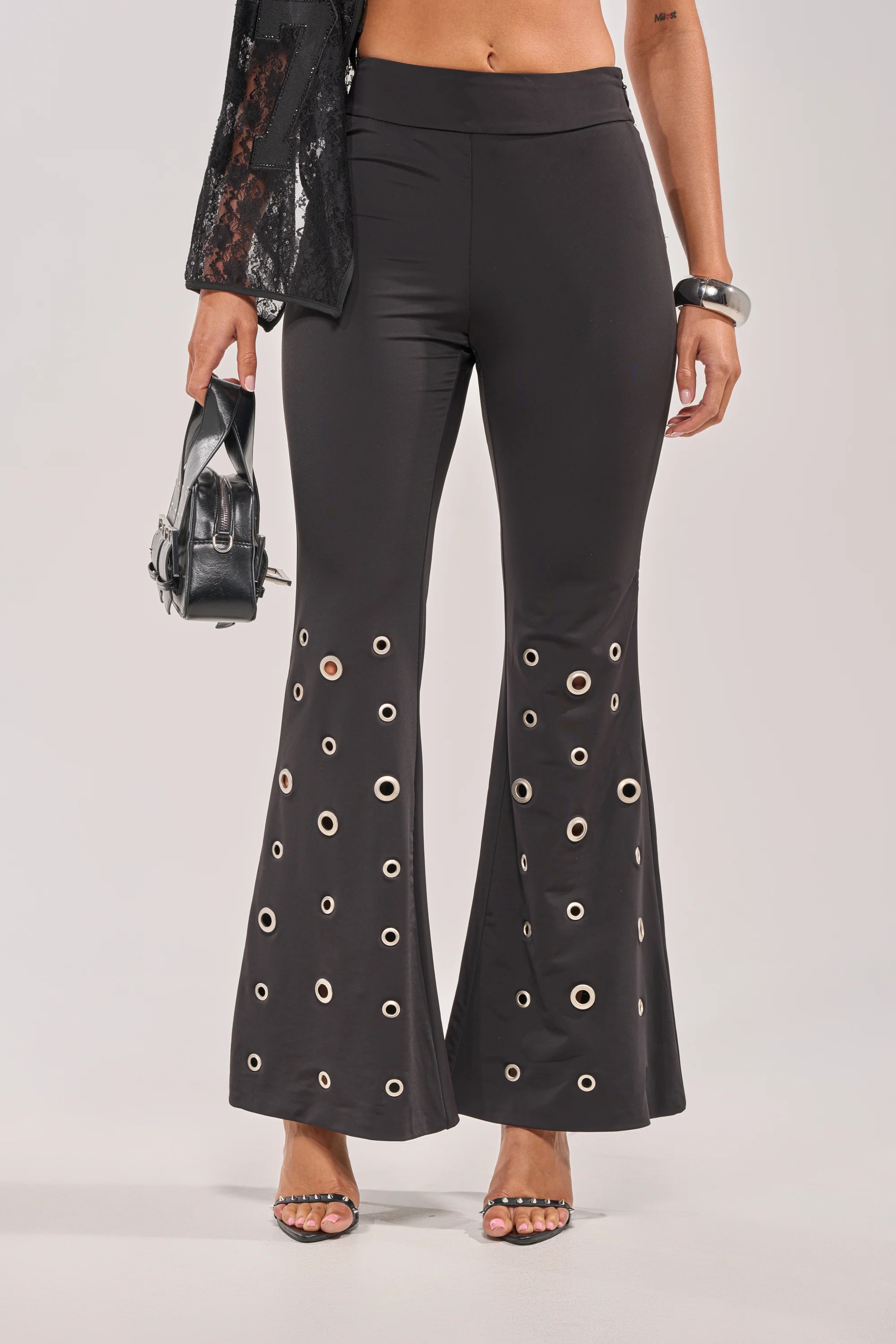 CHECK IT OUT GROMMET FLARE LEGGING - Akira Store