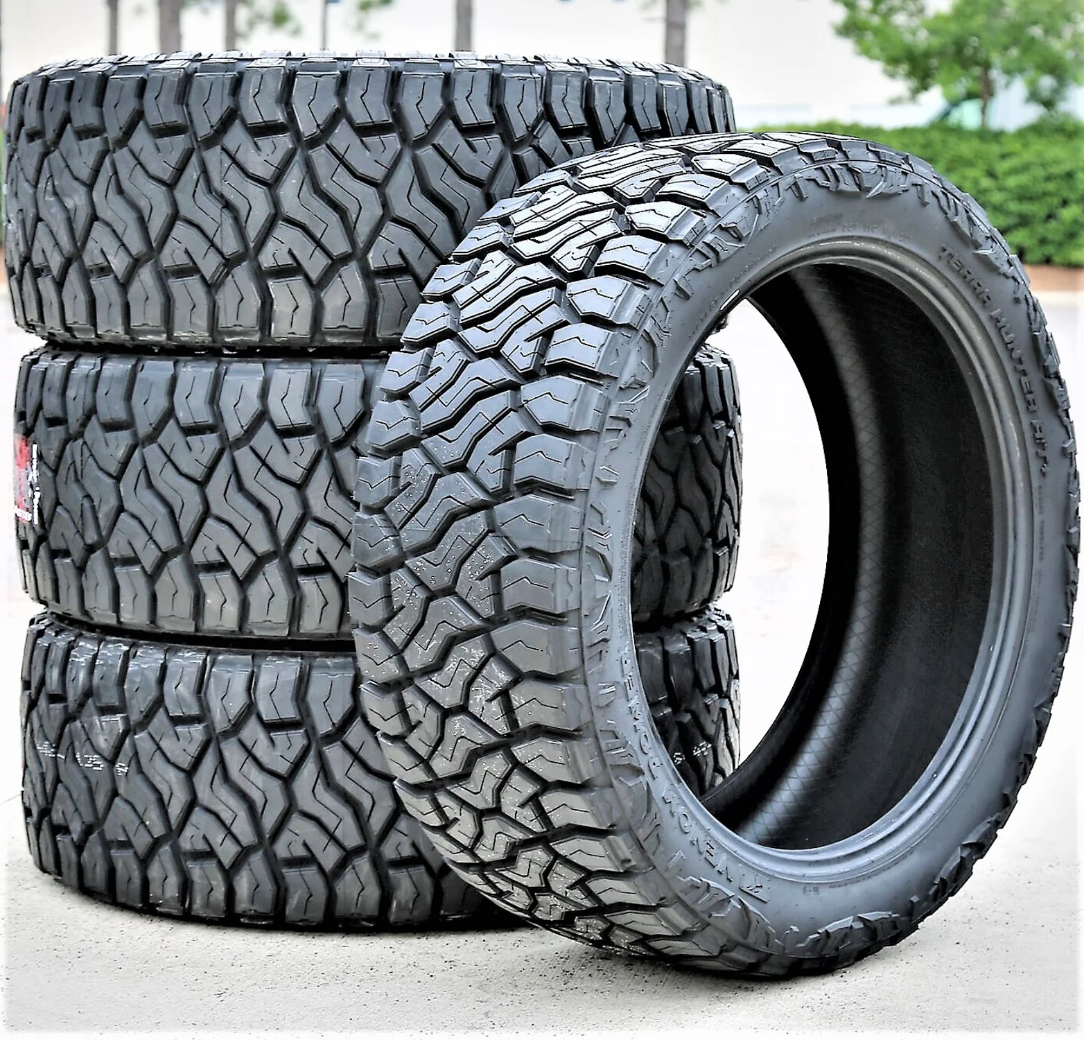 Venom Power Terra Hunter R/T+ 33X12.50R17 120Q E 10 Ply Rugged Terrain Light Truck Tire