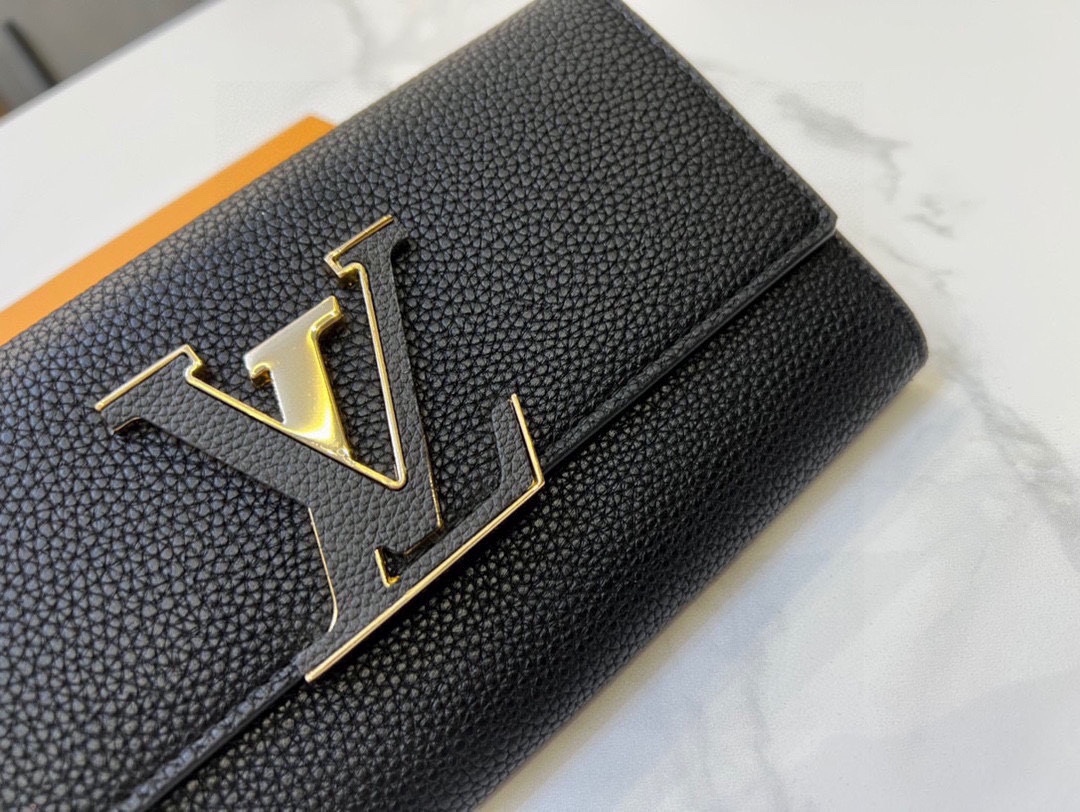L Capucines men wallet size??20*11*2.5 cm