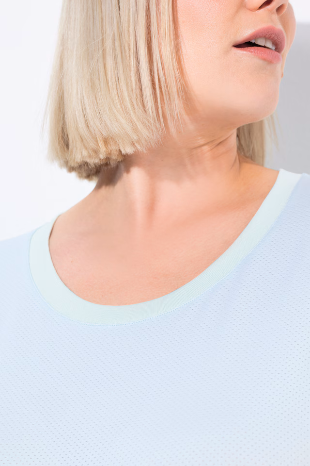 Quick Drying Pointed Hem Stretch Fit Tee