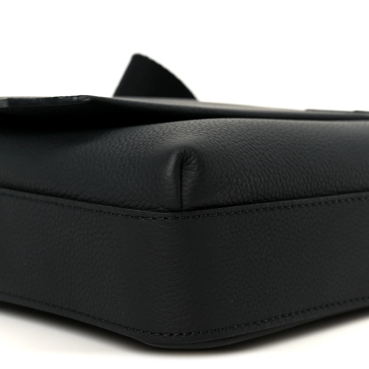 Calfskin Aerogram Fastline Messenger Black