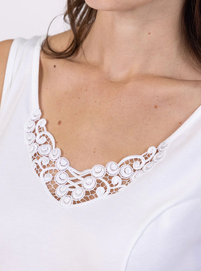 Fond de robe femme en coton blanc