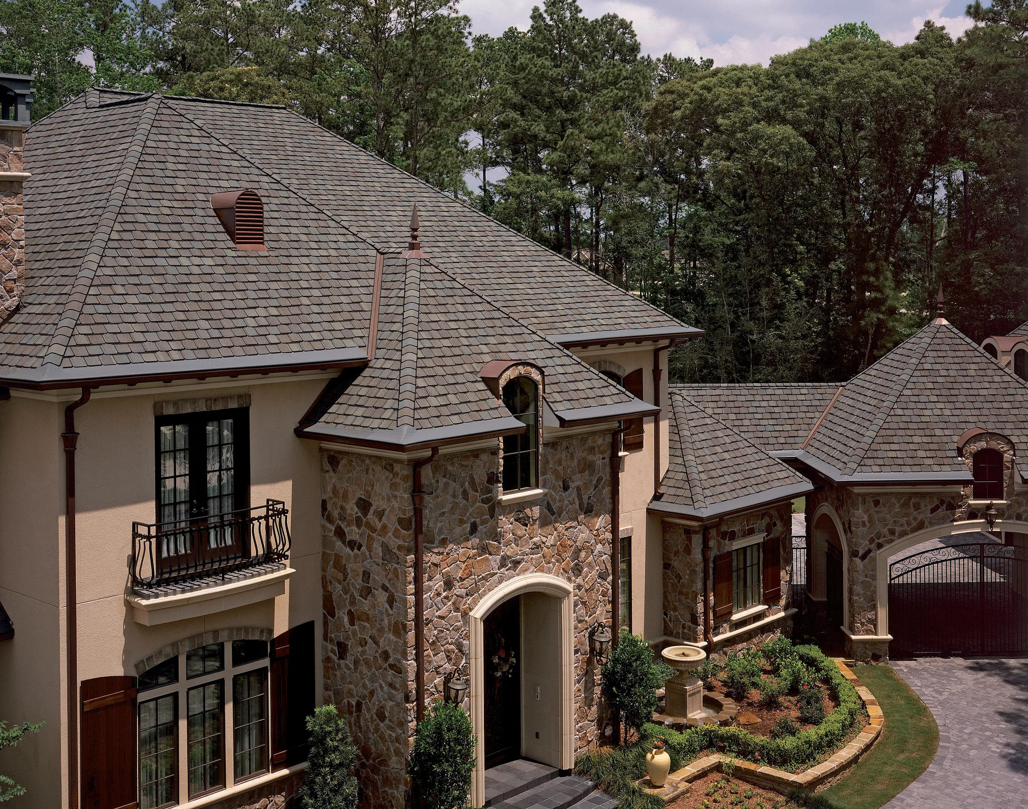 CertainTeed Grand Manor Designer Asphalt Shingles – Brownstone (5 Bundles per Square)