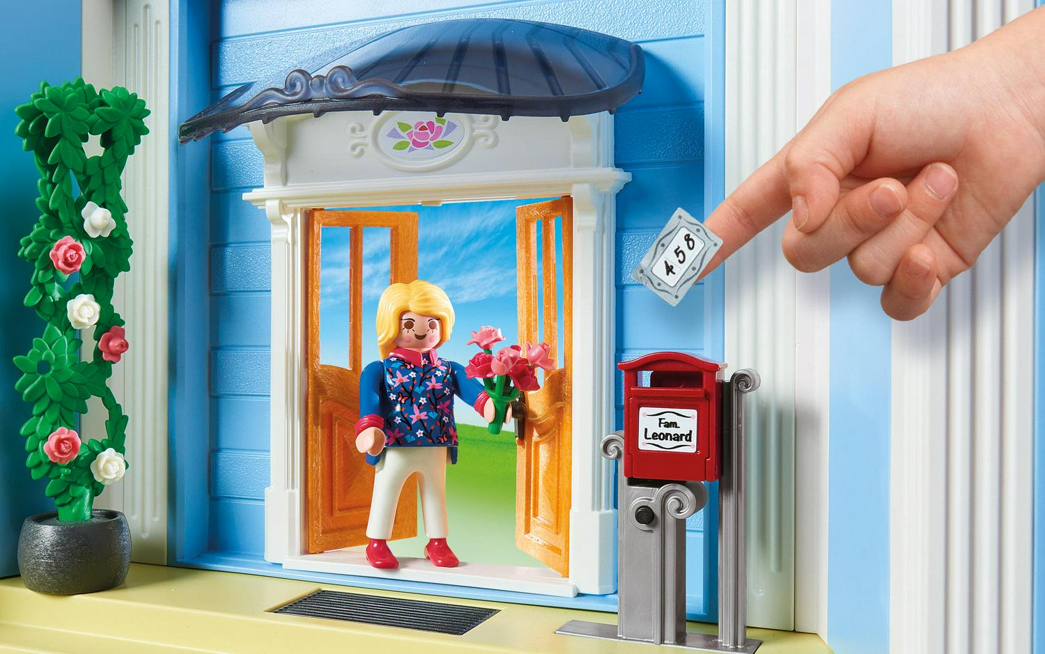 Large Dollhouse. Recommended for ages 4 years and up - Image 5