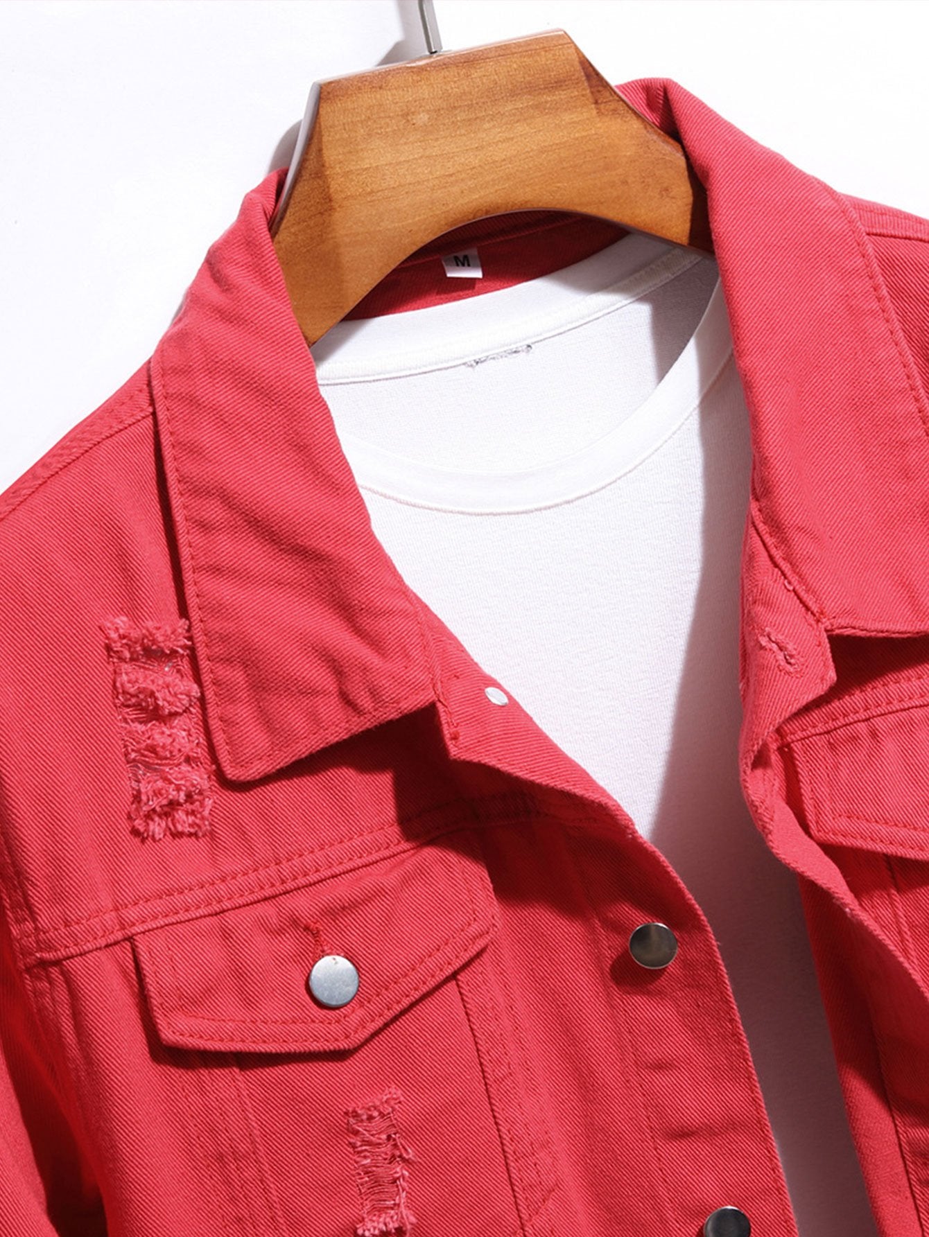 veste en jean déchirée