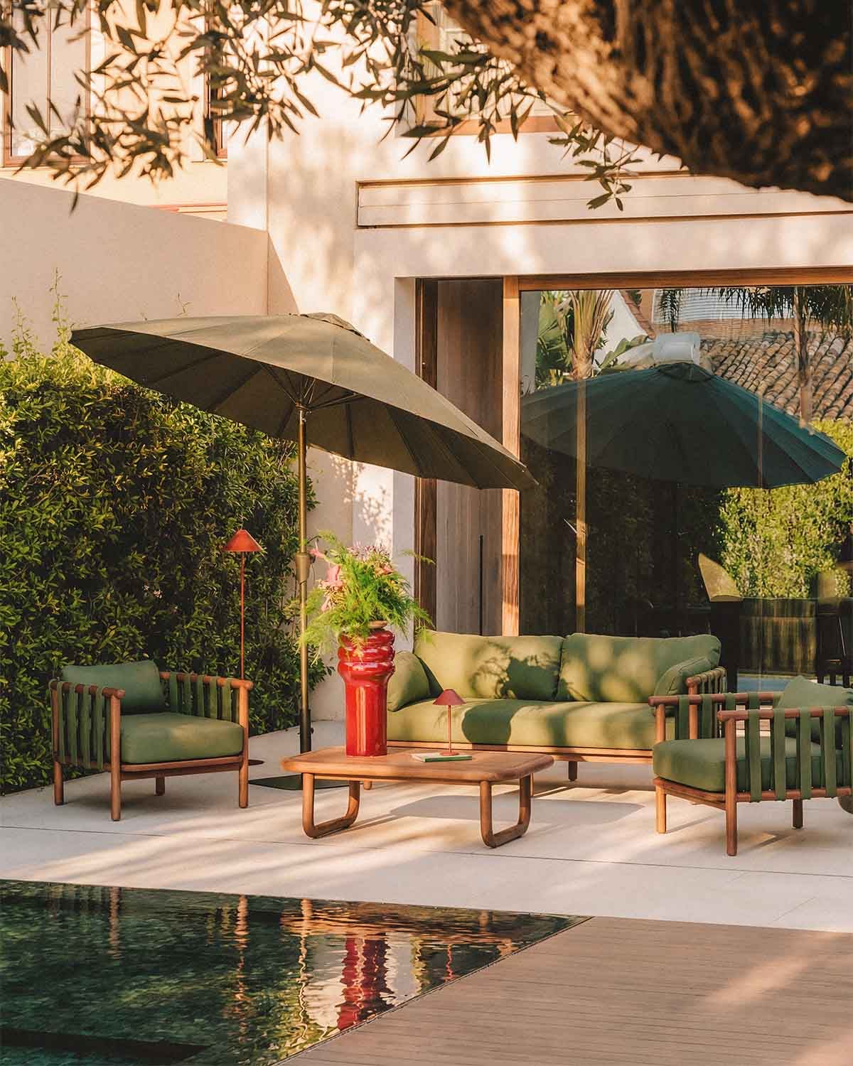 Edvard - Set de Jardín con Sofá 2 Plazas, 2 Sillones y Mesa de Centro de Madera de Eucalipto y Tela Edvard