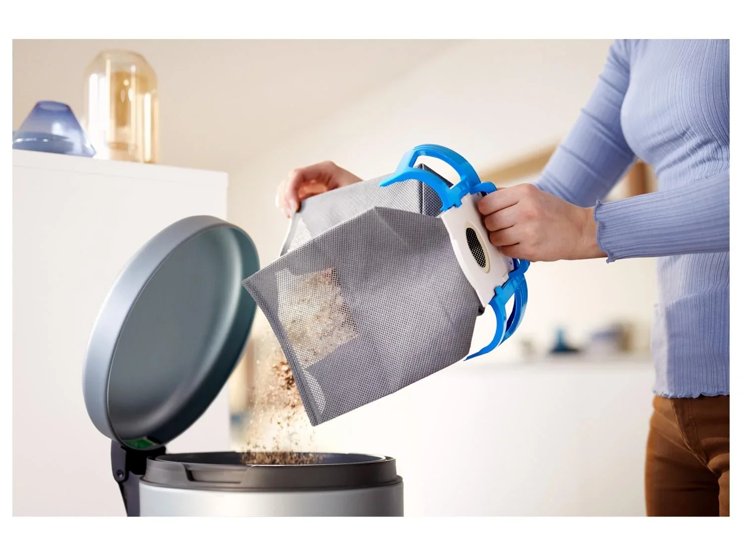PHILIPS Aspirateur PowerGo FC8242/09 avec sac, 900 W