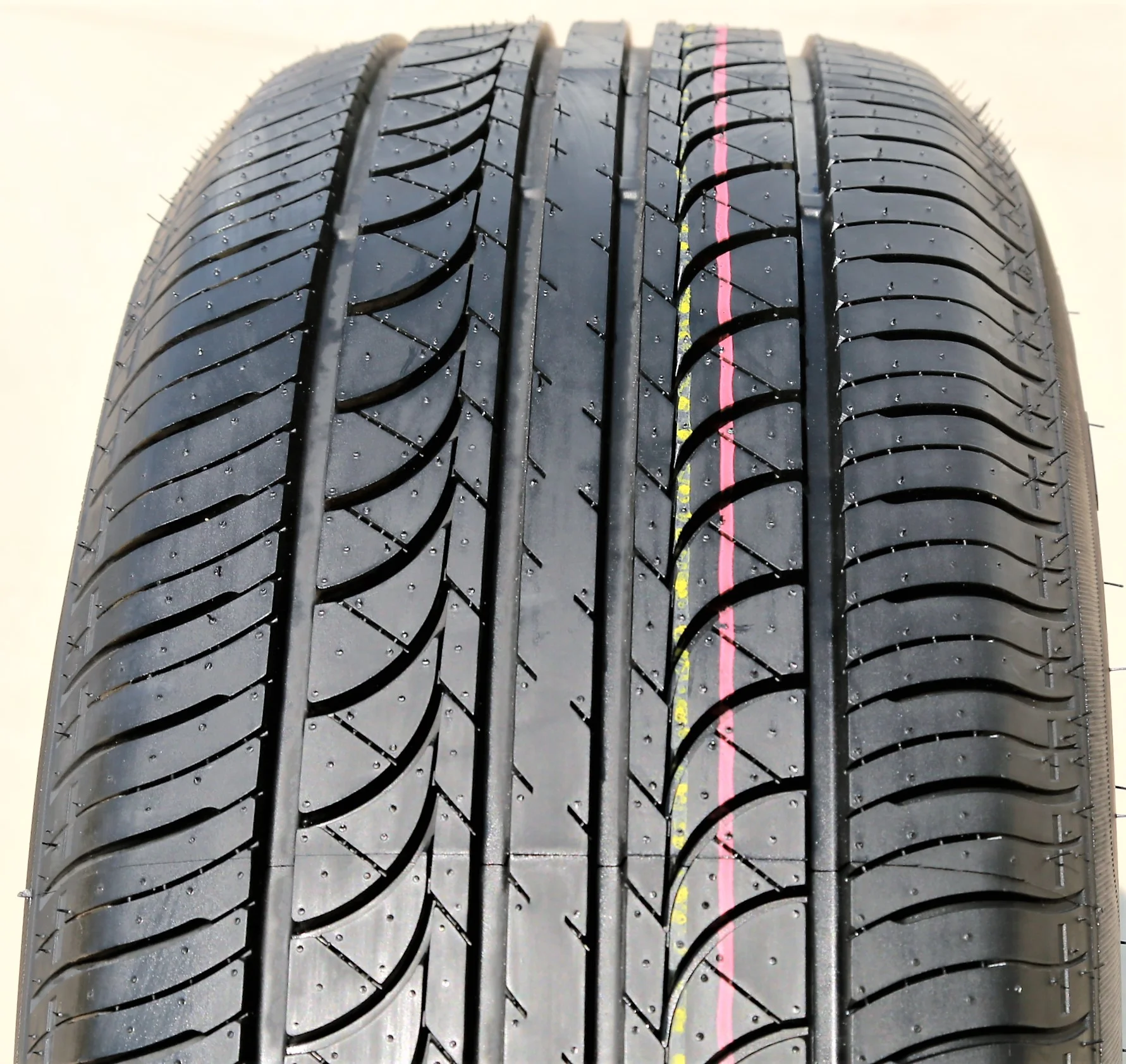Set of 4 PC369 225/60R17 99H Performance a/s All Season Tires - Image 4