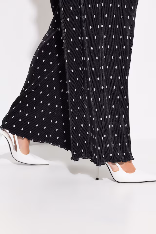 Pleated wide-leg pants