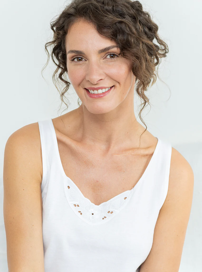 Débardeur femme à larges bretelles en coton blanc