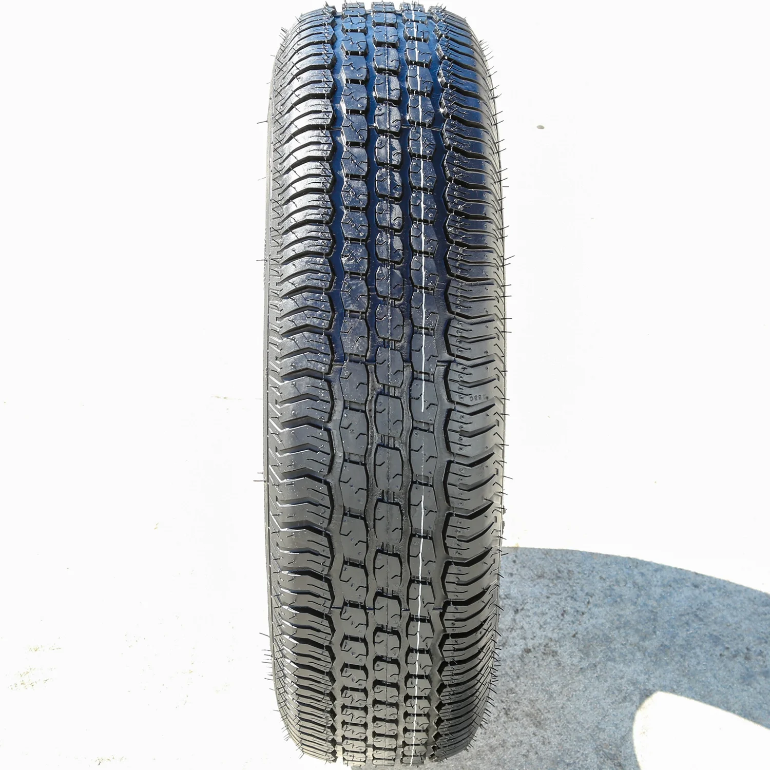 Classic 235/75R15 105S A/S All Season Tire Fits: 1995 99 Chevrolet Tahoe LT, 1999 Chevrolet Silverado 1500 Base Image 3