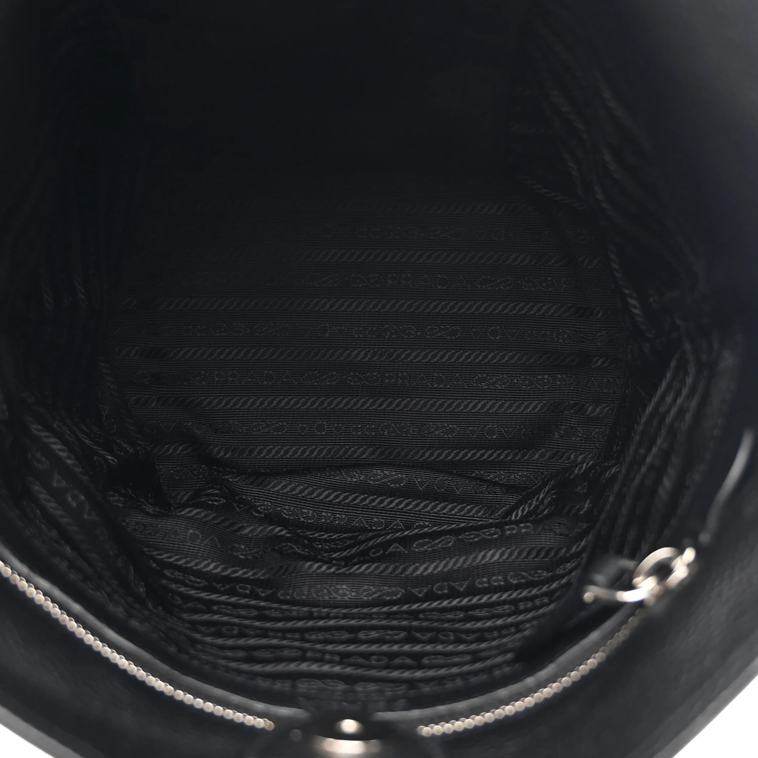 Vitello Daino Bucket Bag Black