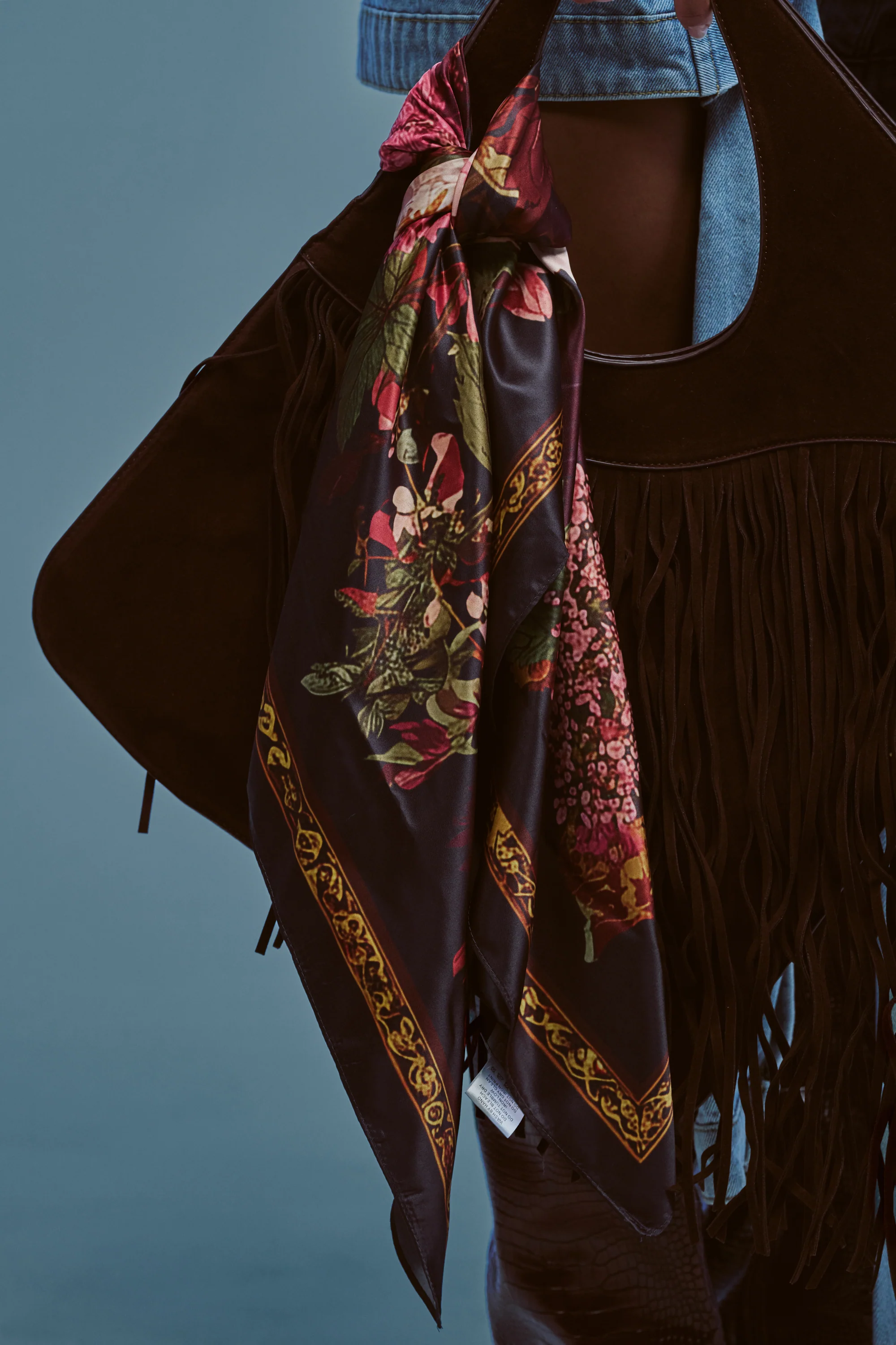 DARK FLORAL SCARF - Akira Store