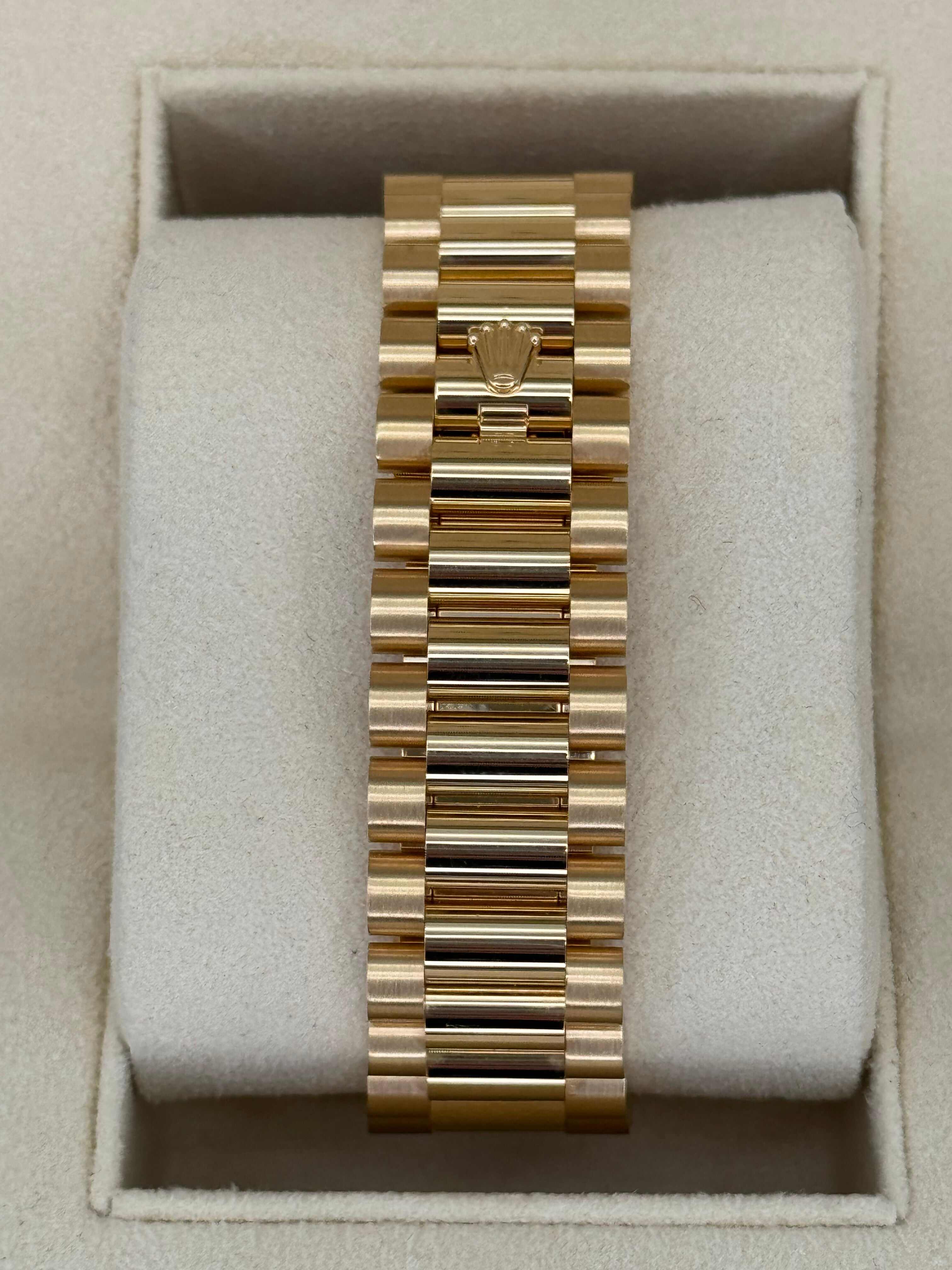 NEW 2024 ロレックス デイデイト 36mm 128238 シャンパンダイヤ文字盤Rolex