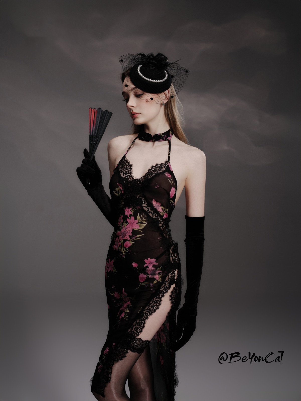 Bu You Cat: Sexy High-Slit Strapless Nightgown
