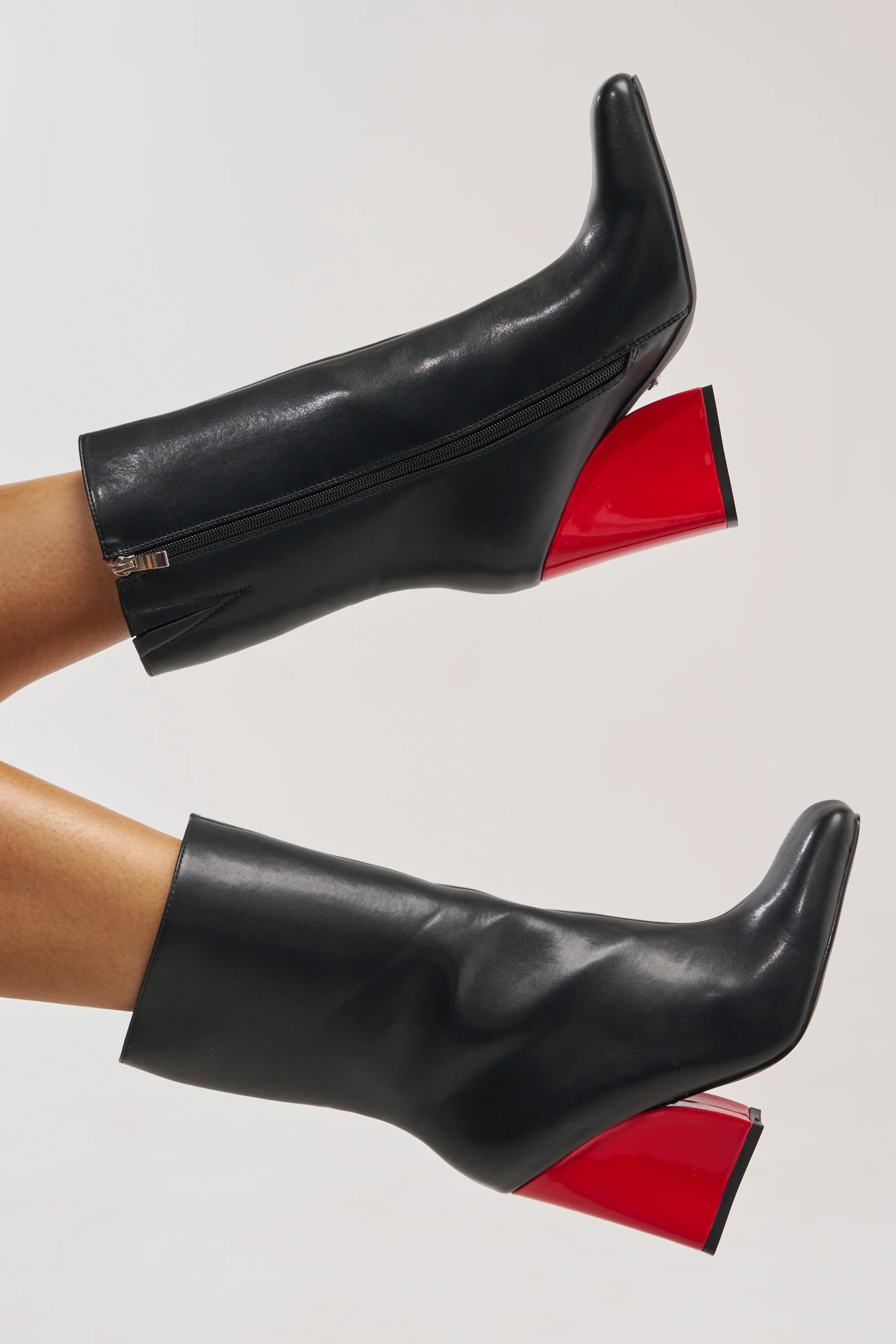AZALEA WANG NOTEBOOK BLACK BOOT - Akira Store