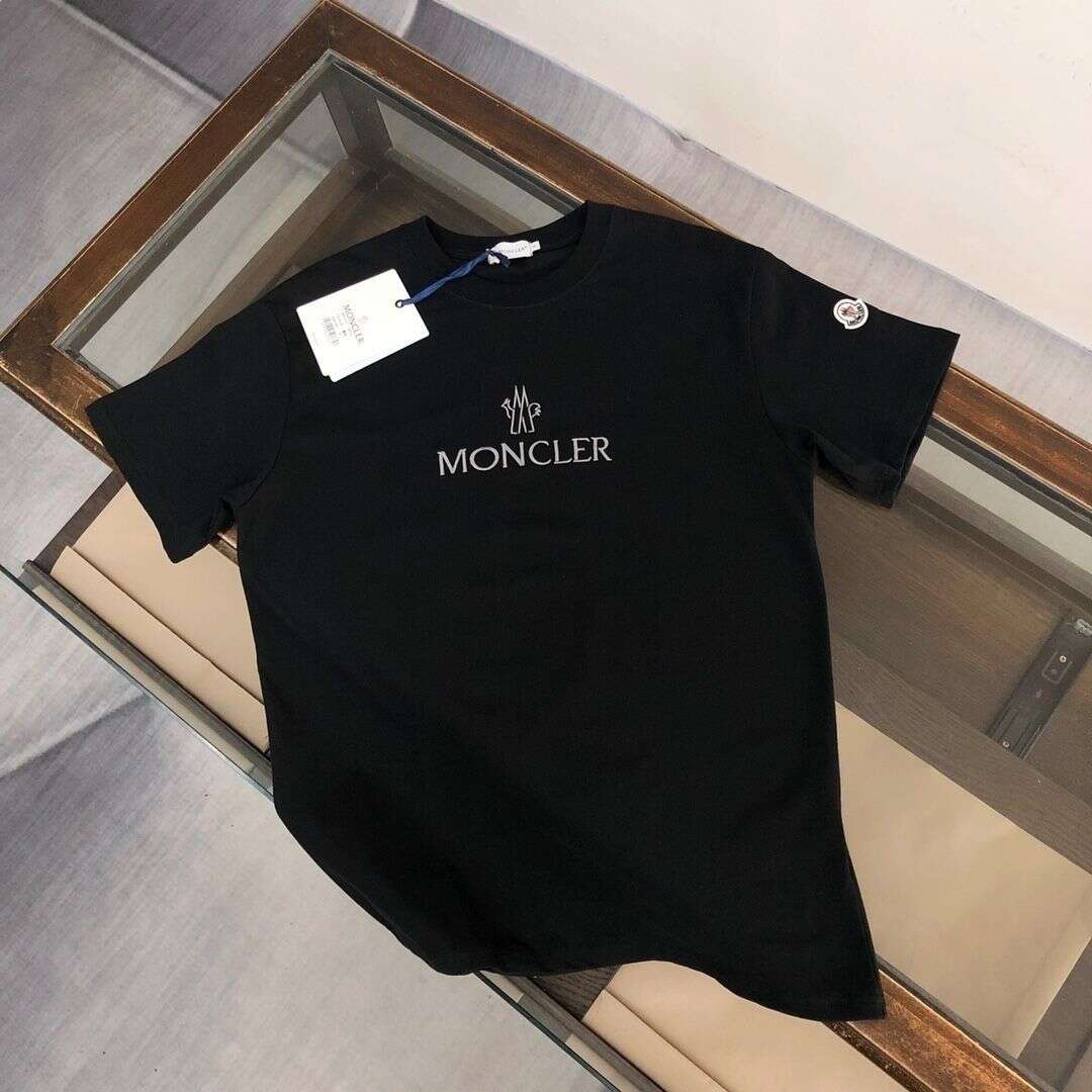 【Moncler 】（モンクレール）男女兼用、ご好評に付き再入荷！半袖Tシャツ