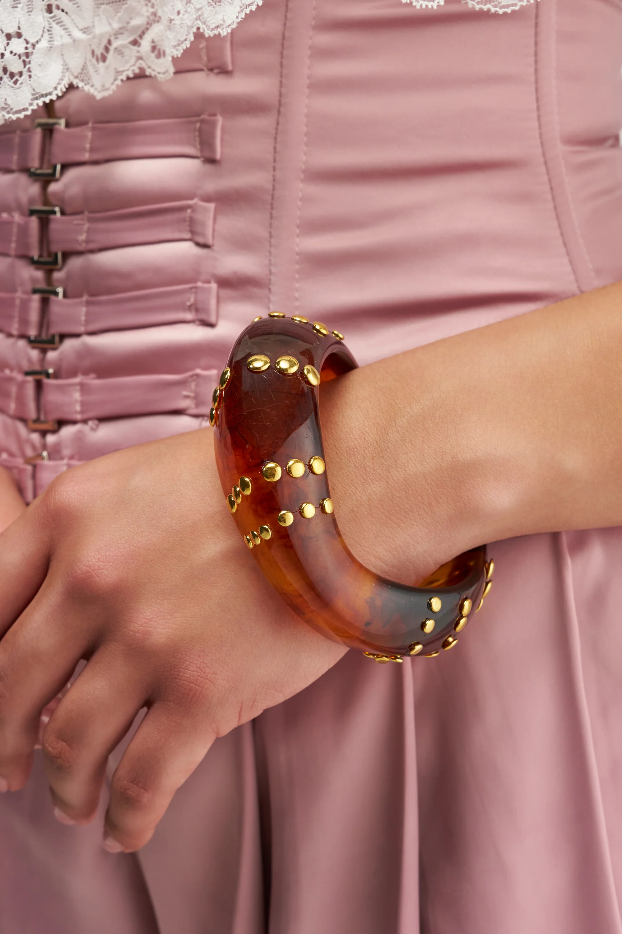 COOL GIRL STUDDED BANGLE IN BROWN - Akira Store