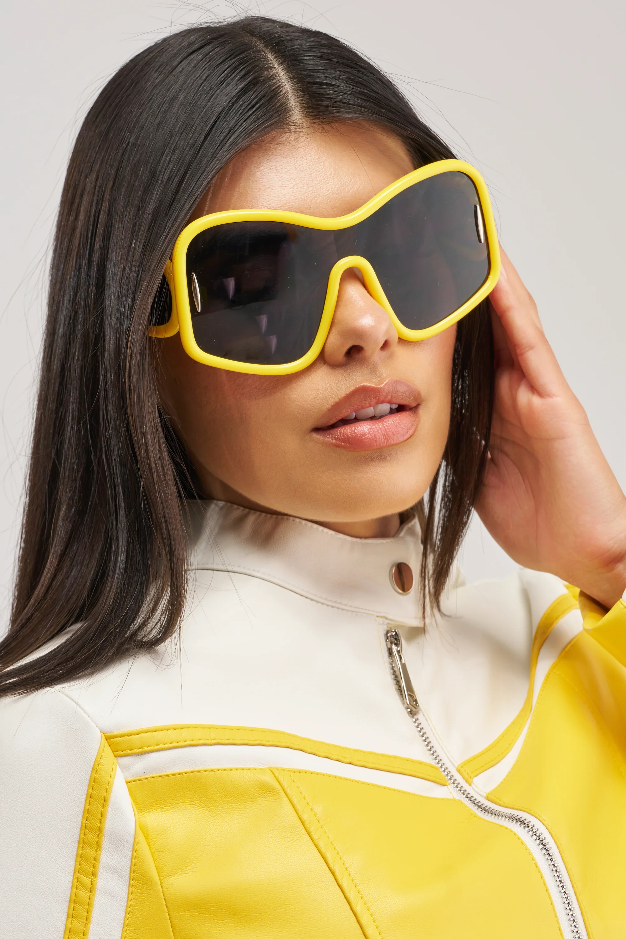 MAIN CHARACTER SUNGLASSES - Akira Store
