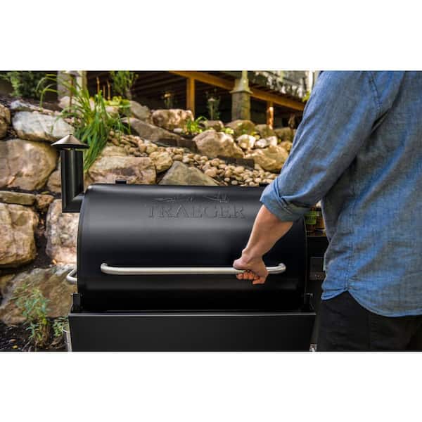 Pro 780 Wifi Pellet Grill and Smoker in Black Image 9
