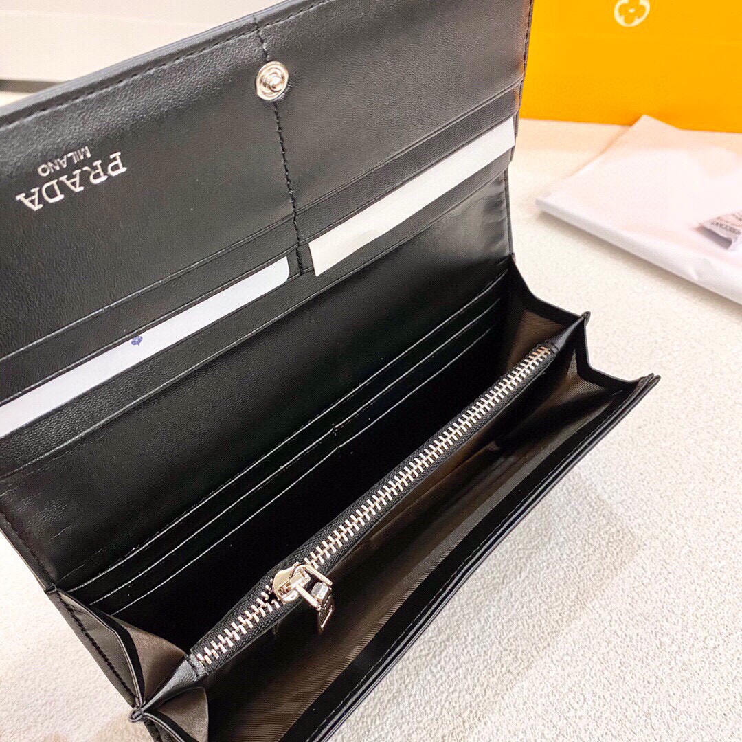 Pra new arrival wallets size: 19x10 cm