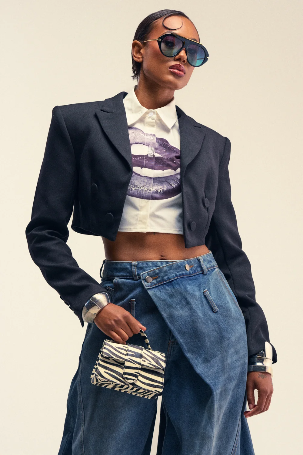 MAKE IT LOOK EASY STRUCTURED BLAZER - Akira Store