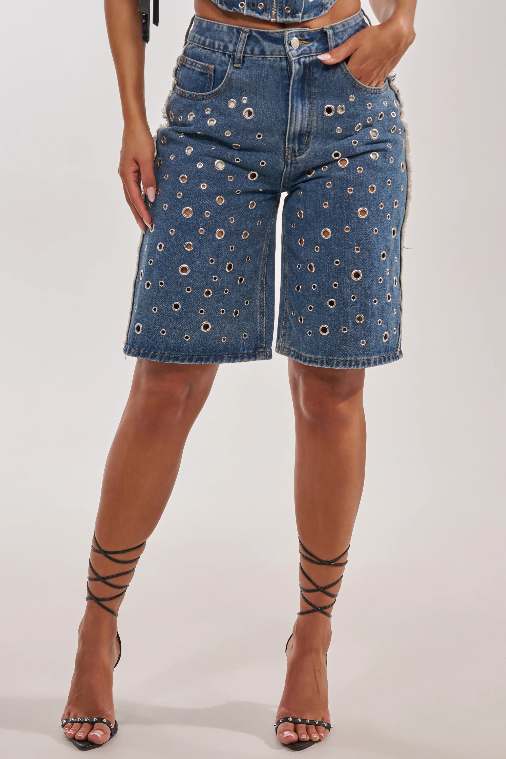 TAYLOR DENIM BERMUDA WITH GROMMET - Akira Store