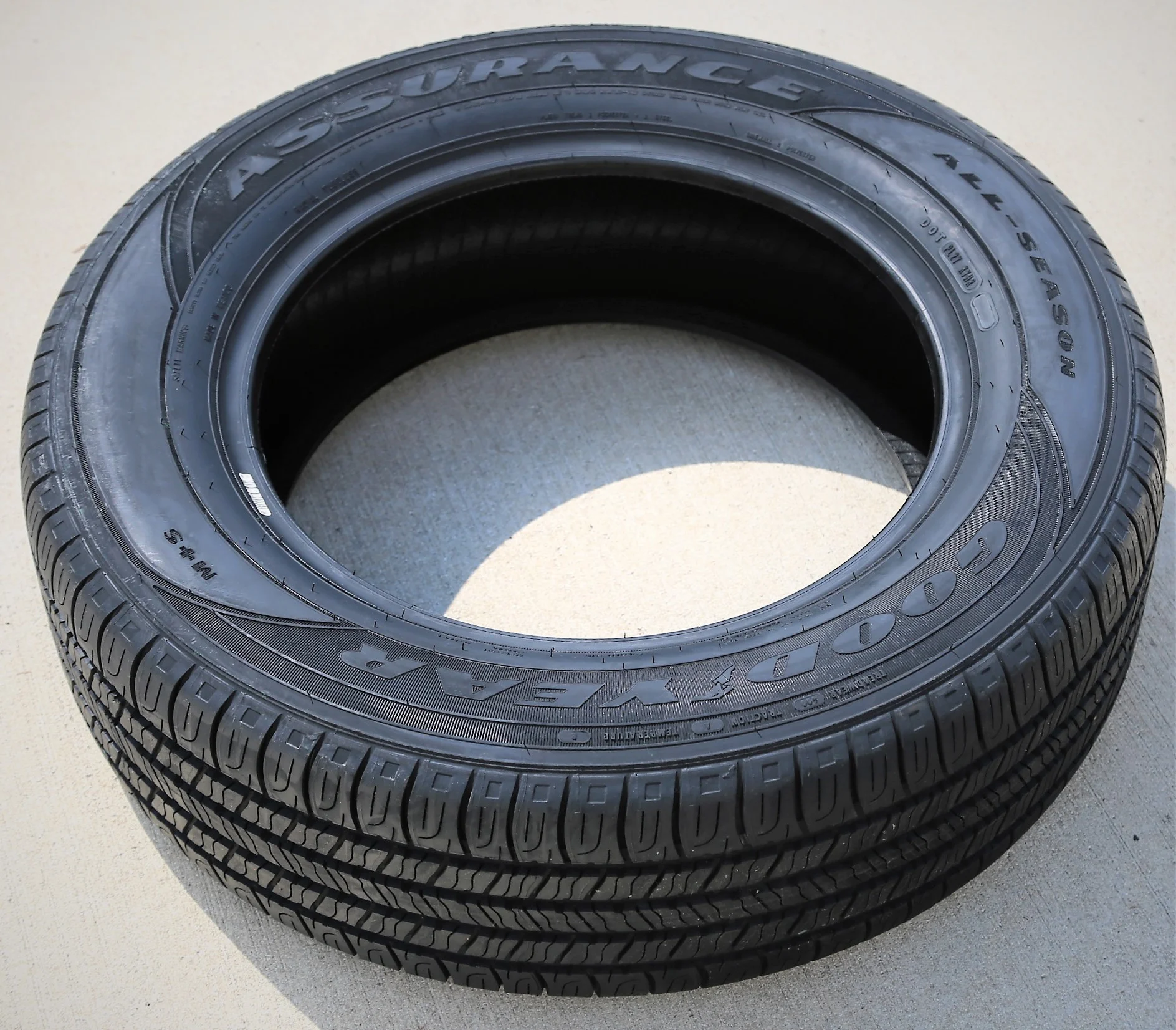 Set of 4 Goodyear Assurance All - Season 225/55R17 97T a/S Tires