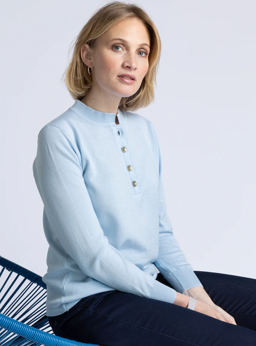 Pull femme col montant en laine mérinos bleu pastel