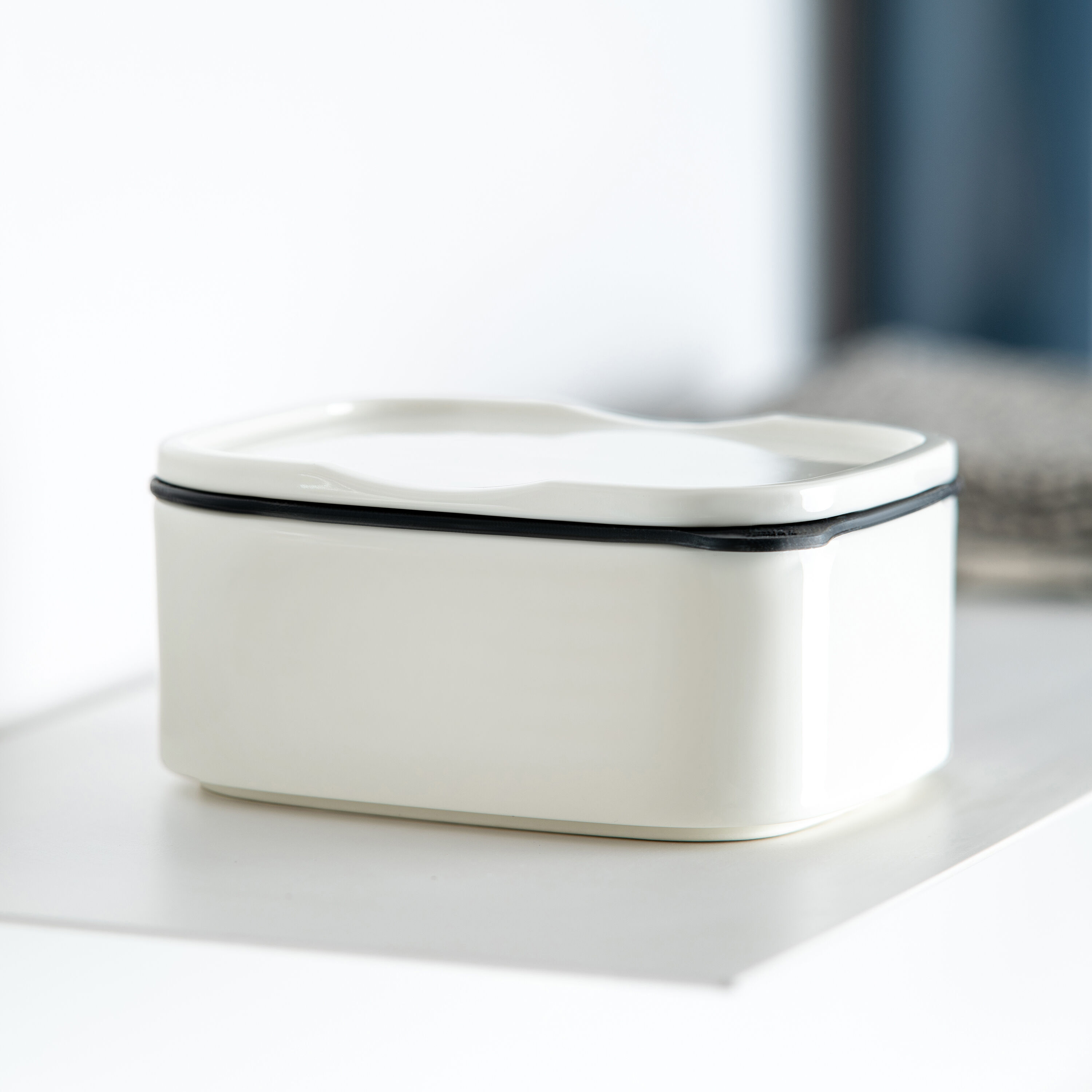 To Go To Go container - White, 5.1'' x 4''
