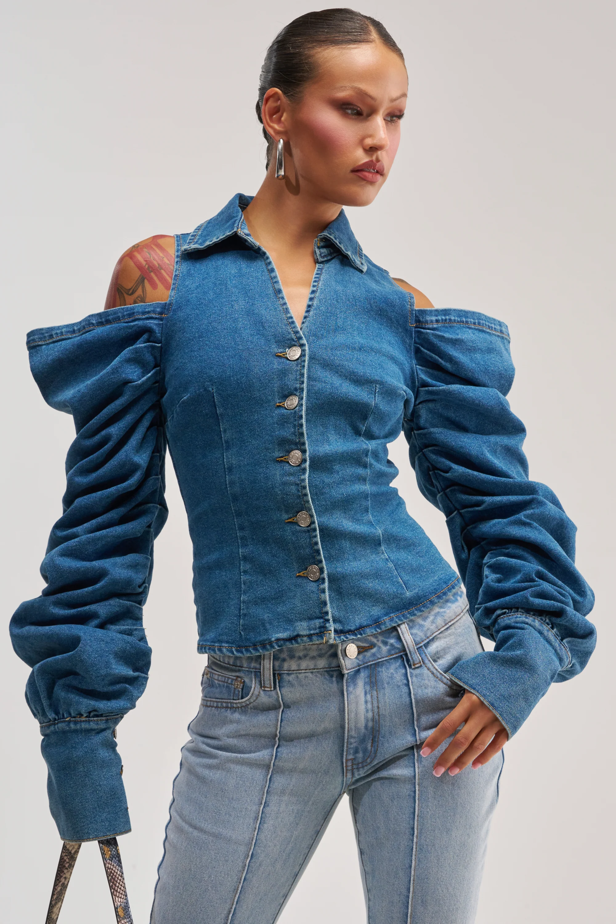 OFF-DUTY HEIRESS DENIM BUTTON DOWN - Akira Store