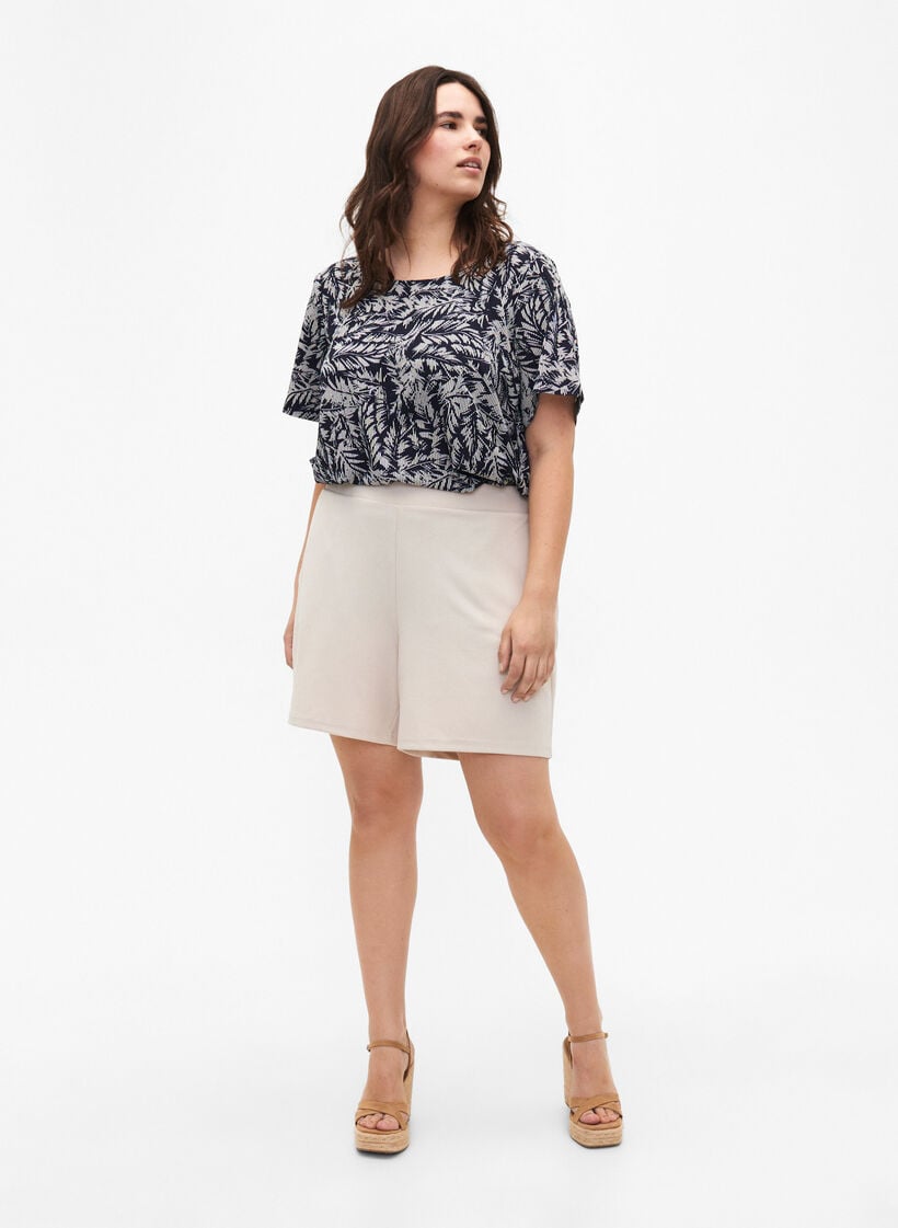 Zizzi Loose shorts with pockets