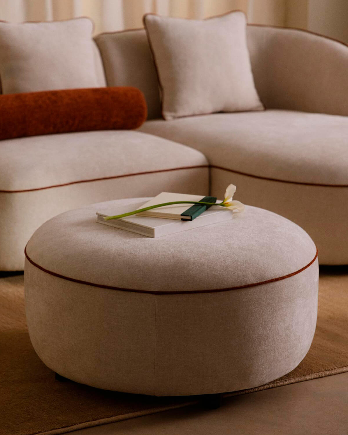 Ilham - Sofá Modular 5 Piezas con 2 Chaise Longue y Puff Redondo de Tela Ilham